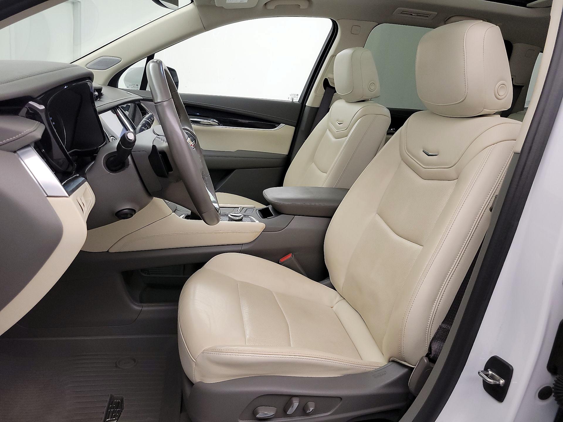 Thumbnail: 2023 Cadillac XT6 - 11