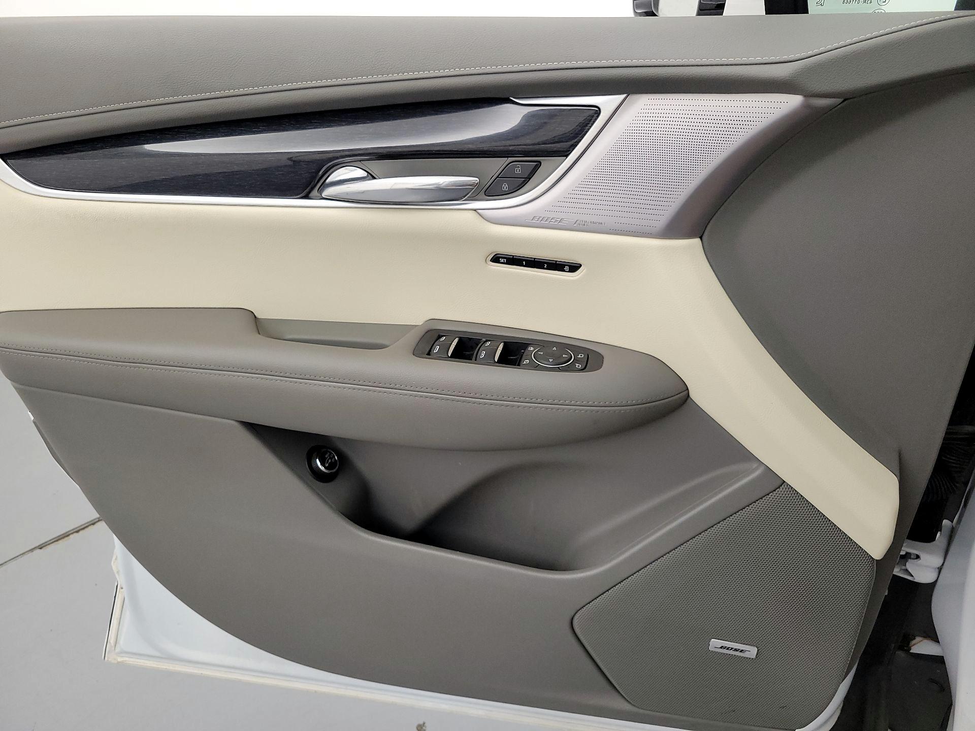 Thumbnail: 2023 Cadillac XT6 - 12