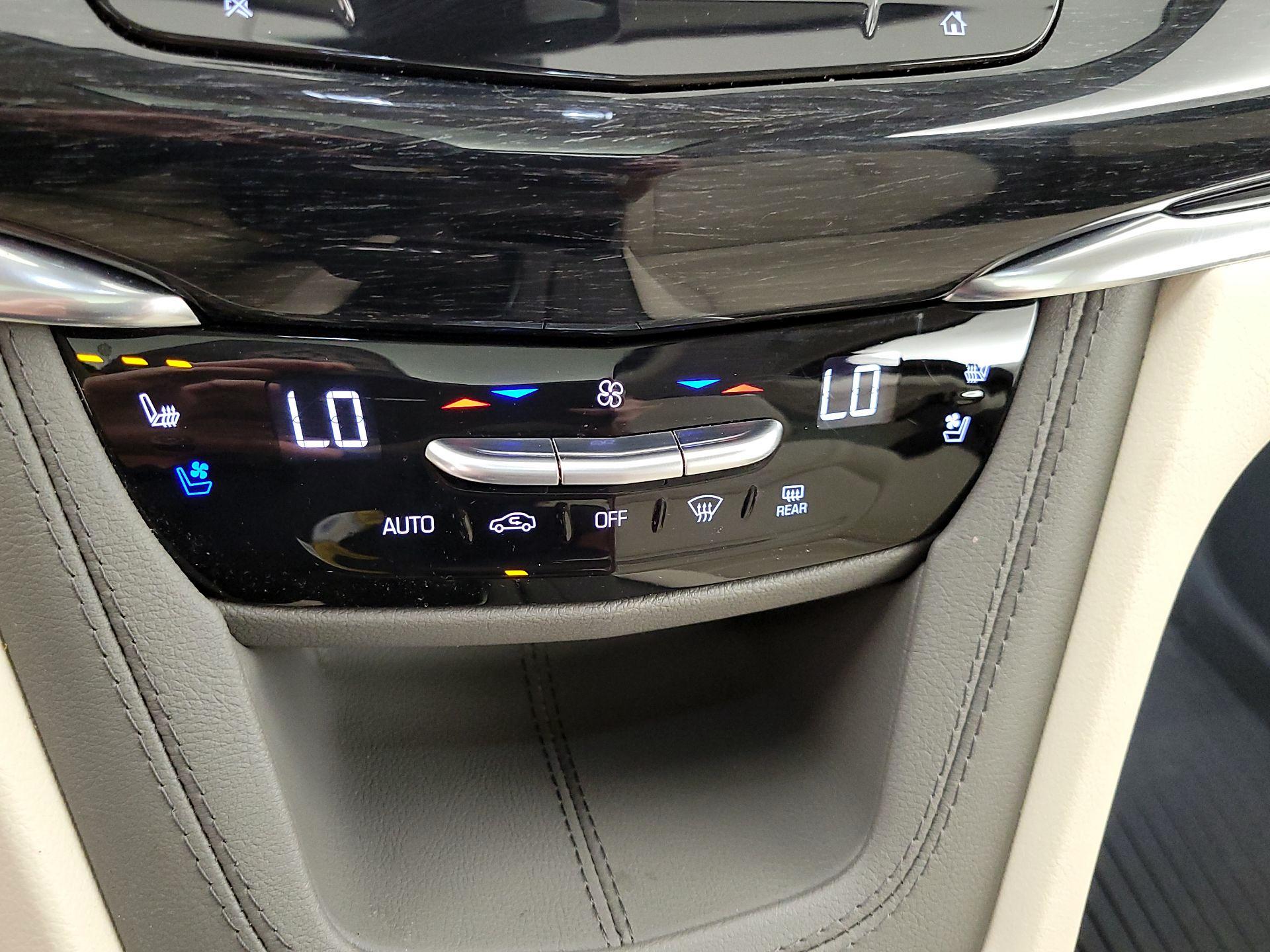 Thumbnail: 2023 Cadillac XT6 - 17