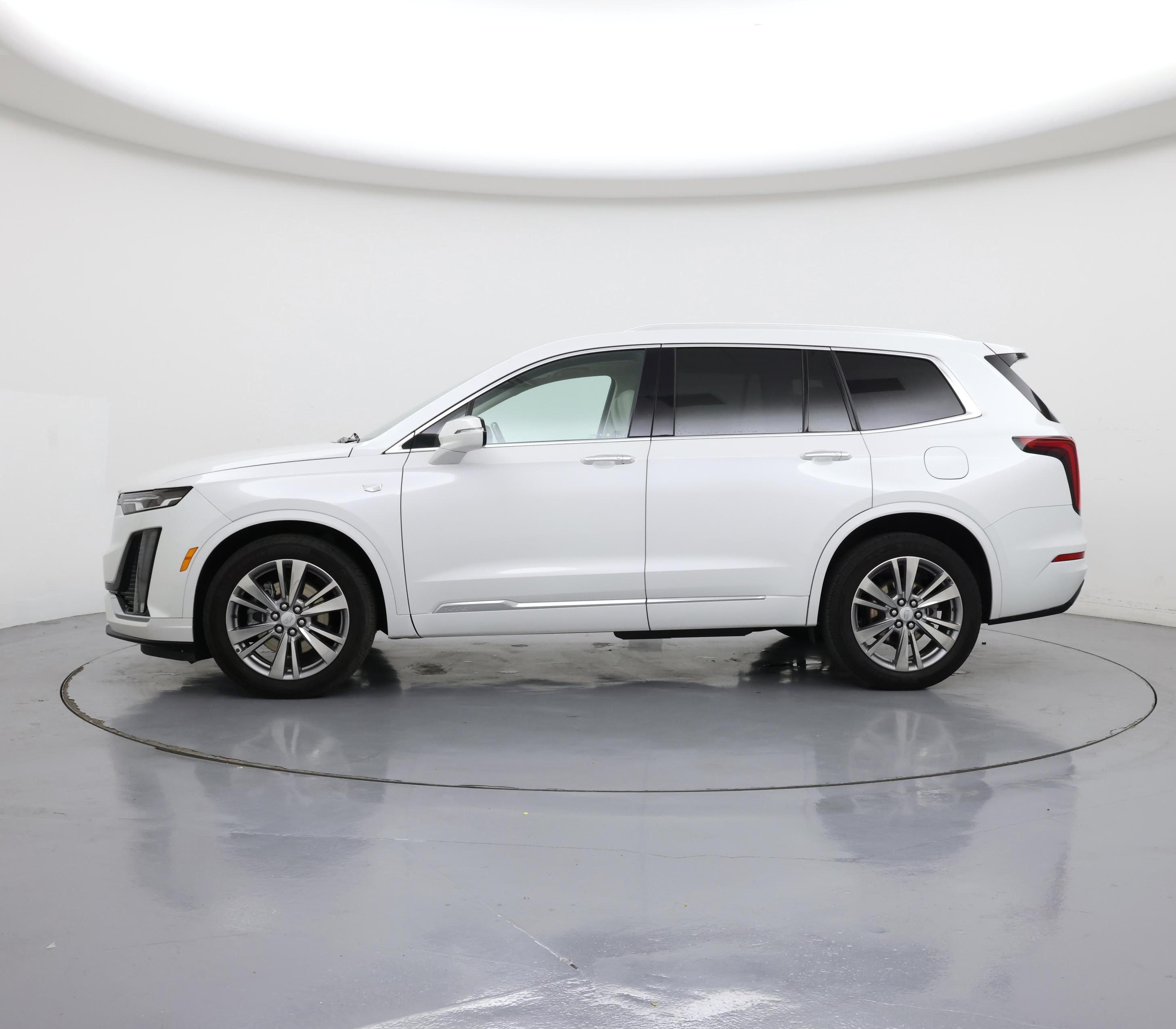 Thumbnail: 2023 Cadillac XT6 - 3