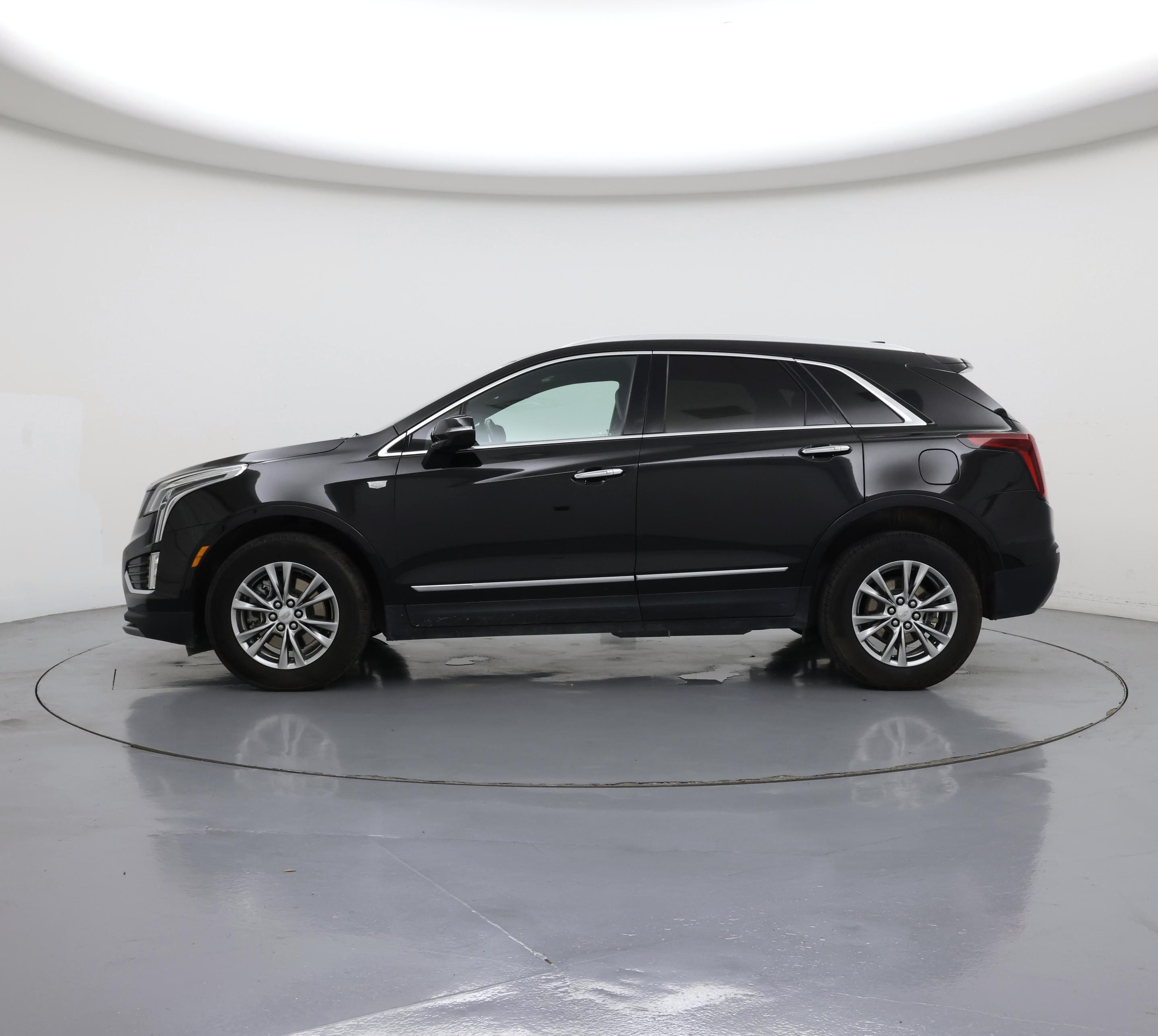 Thumbnail: 2023 Cadillac XT5 - 3