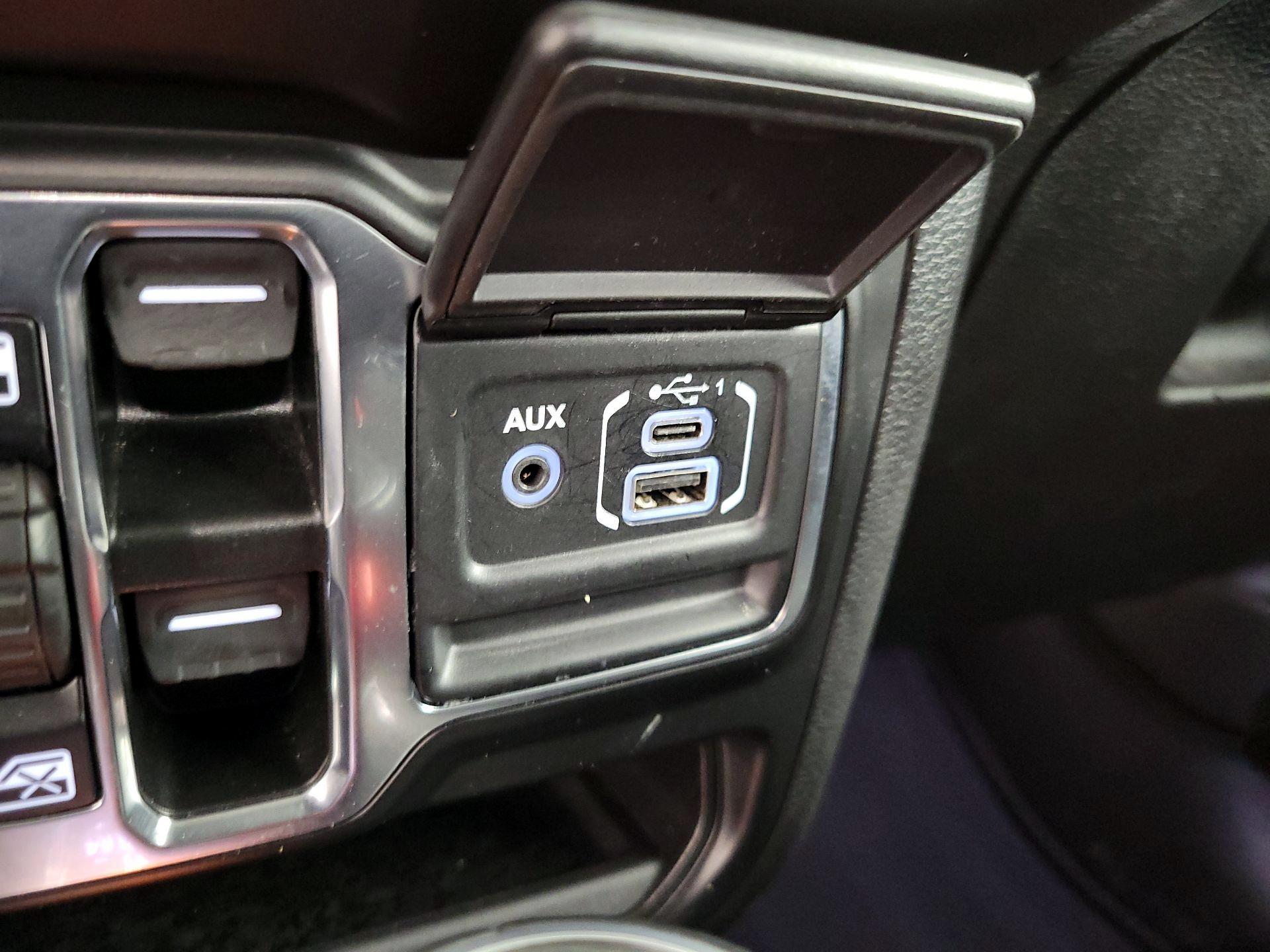 Thumbnail: 2021 Jeep Wrangler - 19