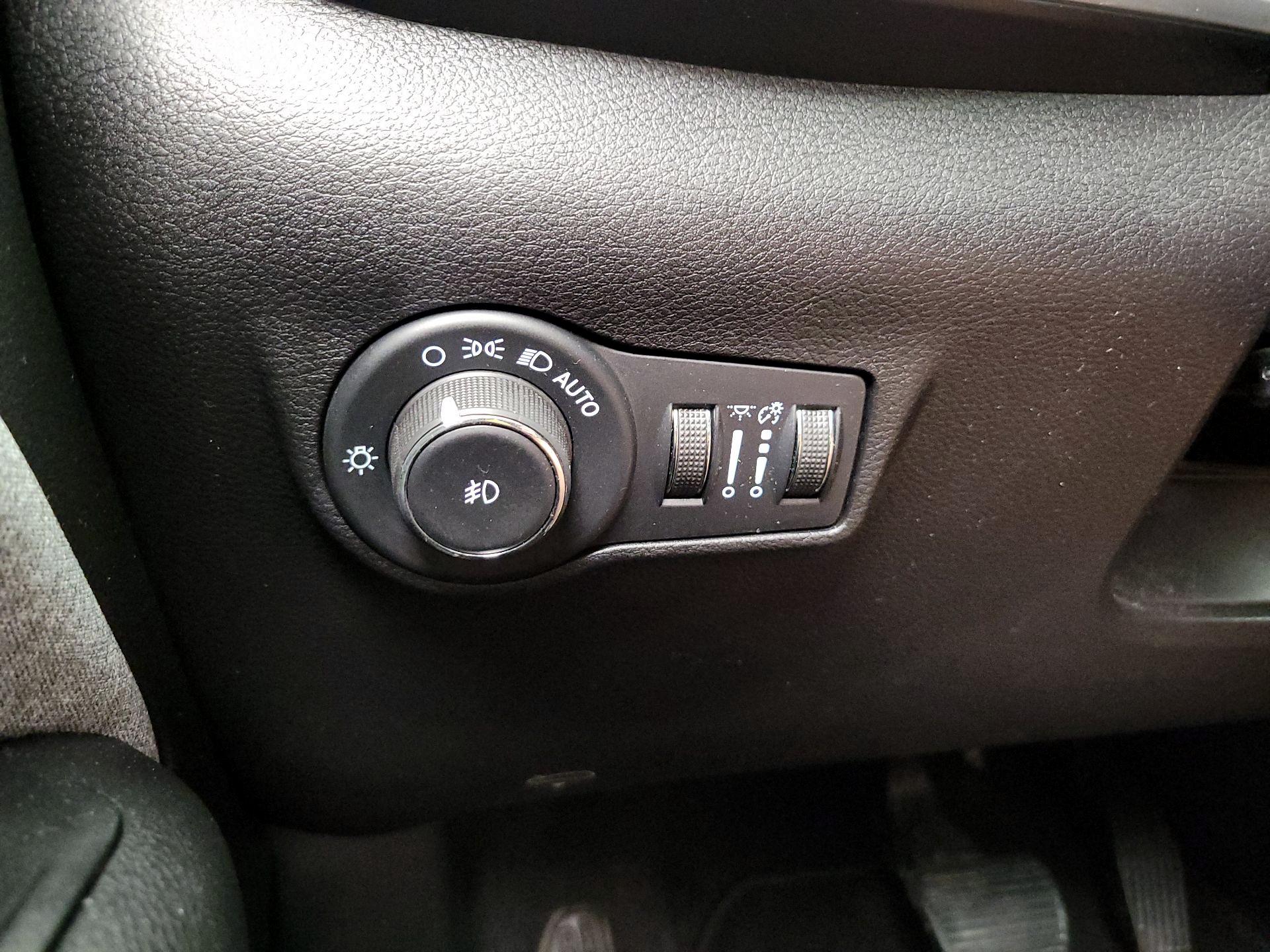 Thumbnail: 2022 Jeep Compass - 13