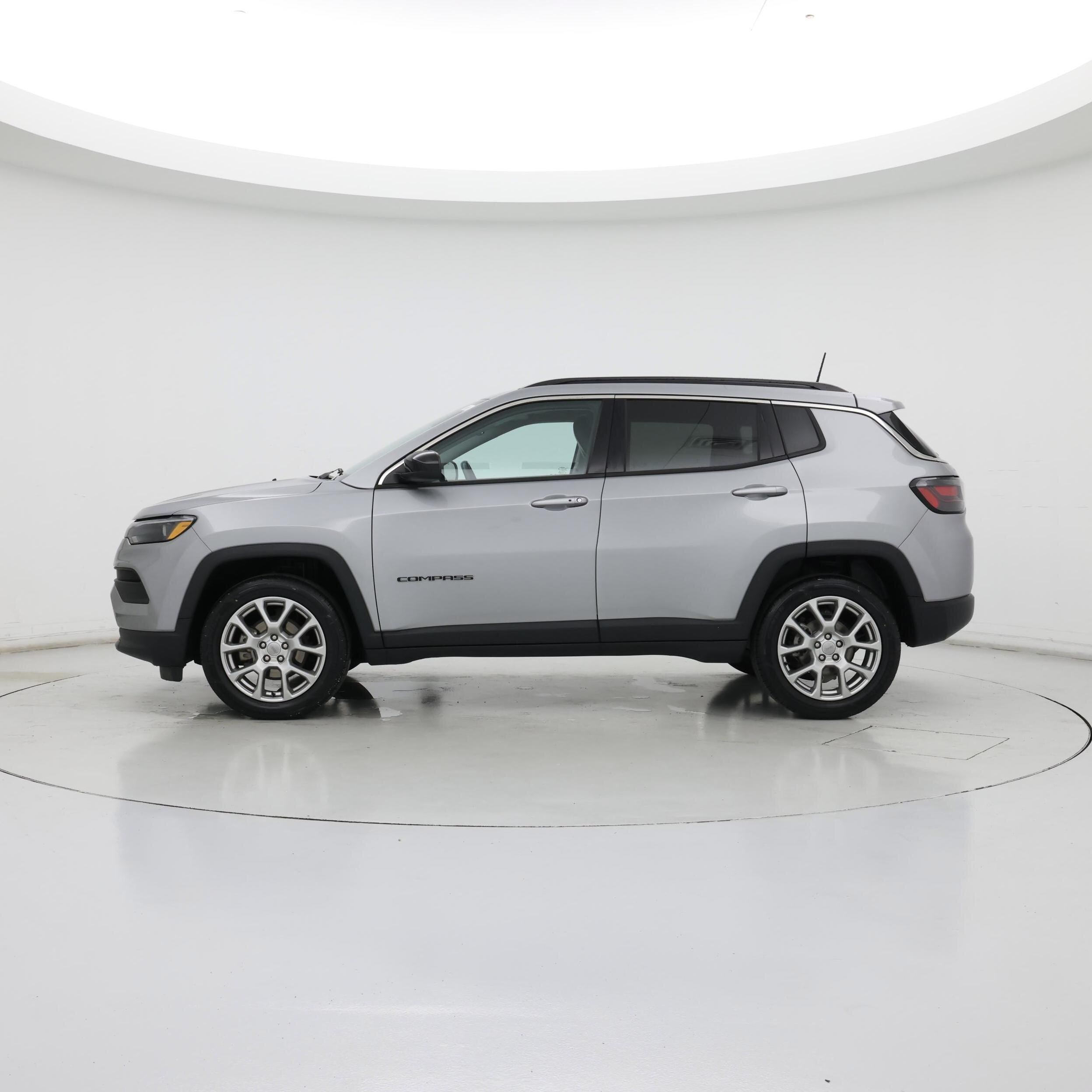 Thumbnail: 2022 Jeep Compass - 3