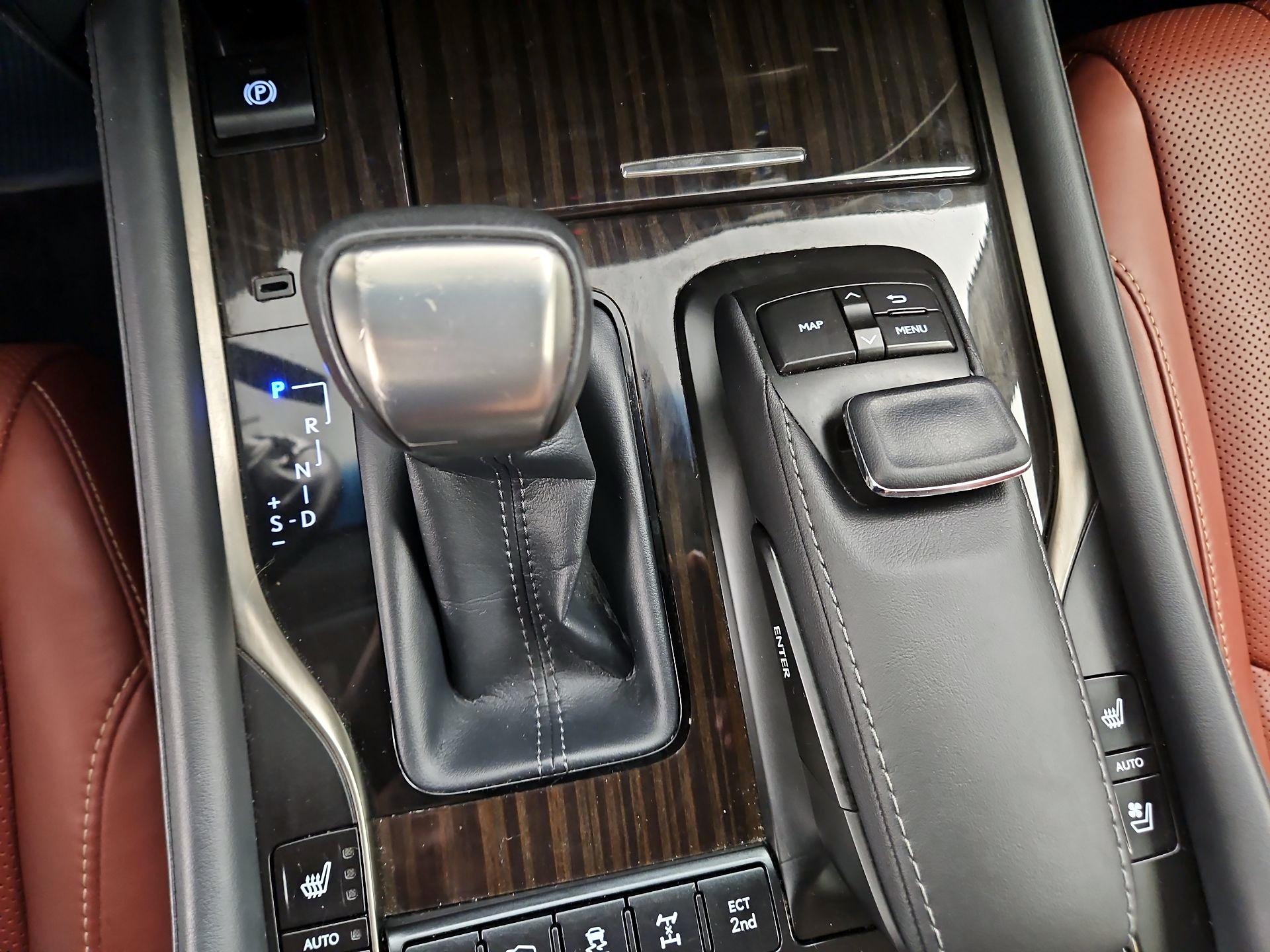 Thumbnail: 2018 Lexus LX - 18