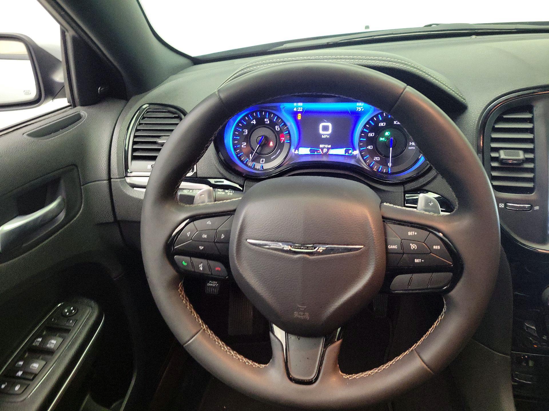 Thumbnail: 2023 Chrysler 300 - 10