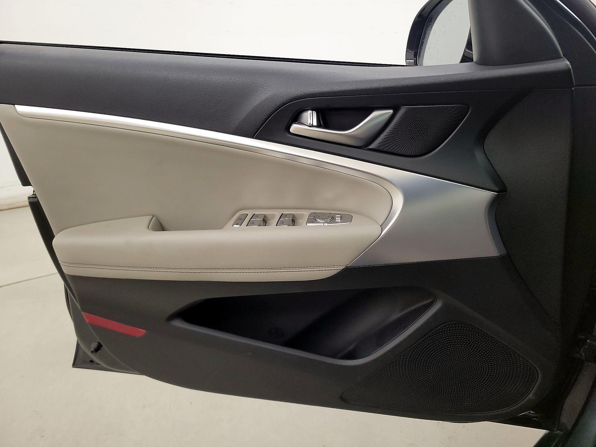 Thumbnail: 2023 Genesis G70 - 12
