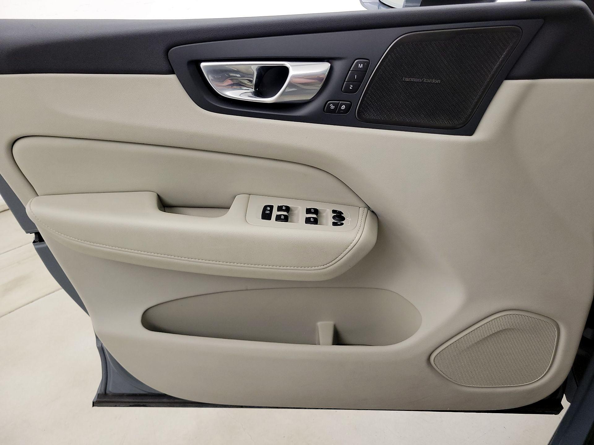 Thumbnail: 2023 Volvo XC60 - 12