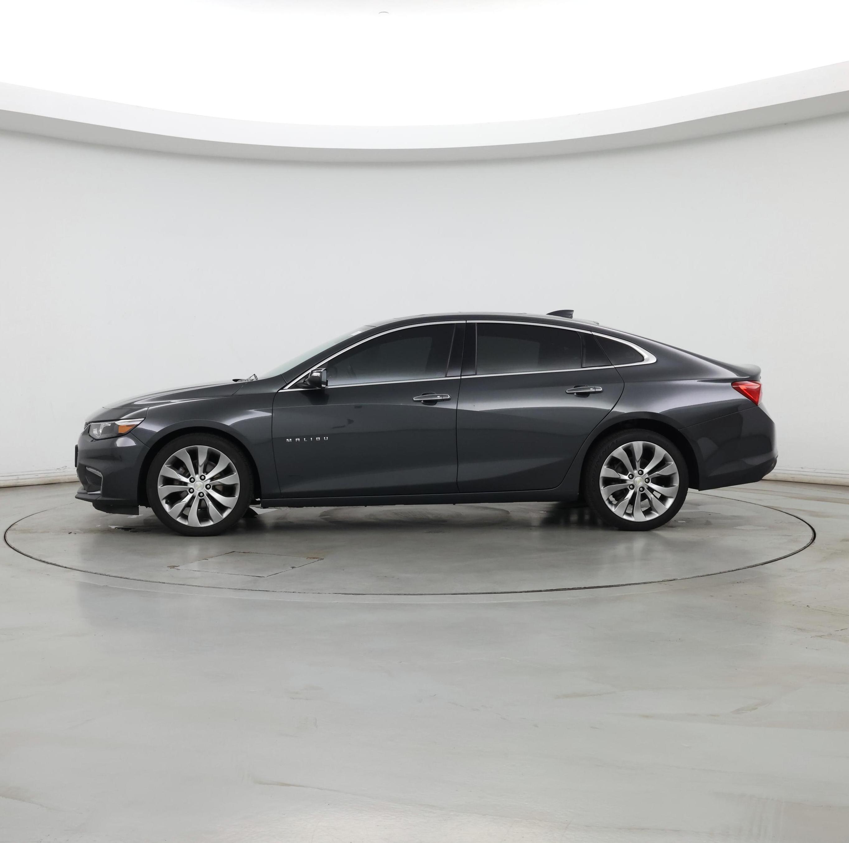 Thumbnail: 2017 Chevrolet Malibu - 3