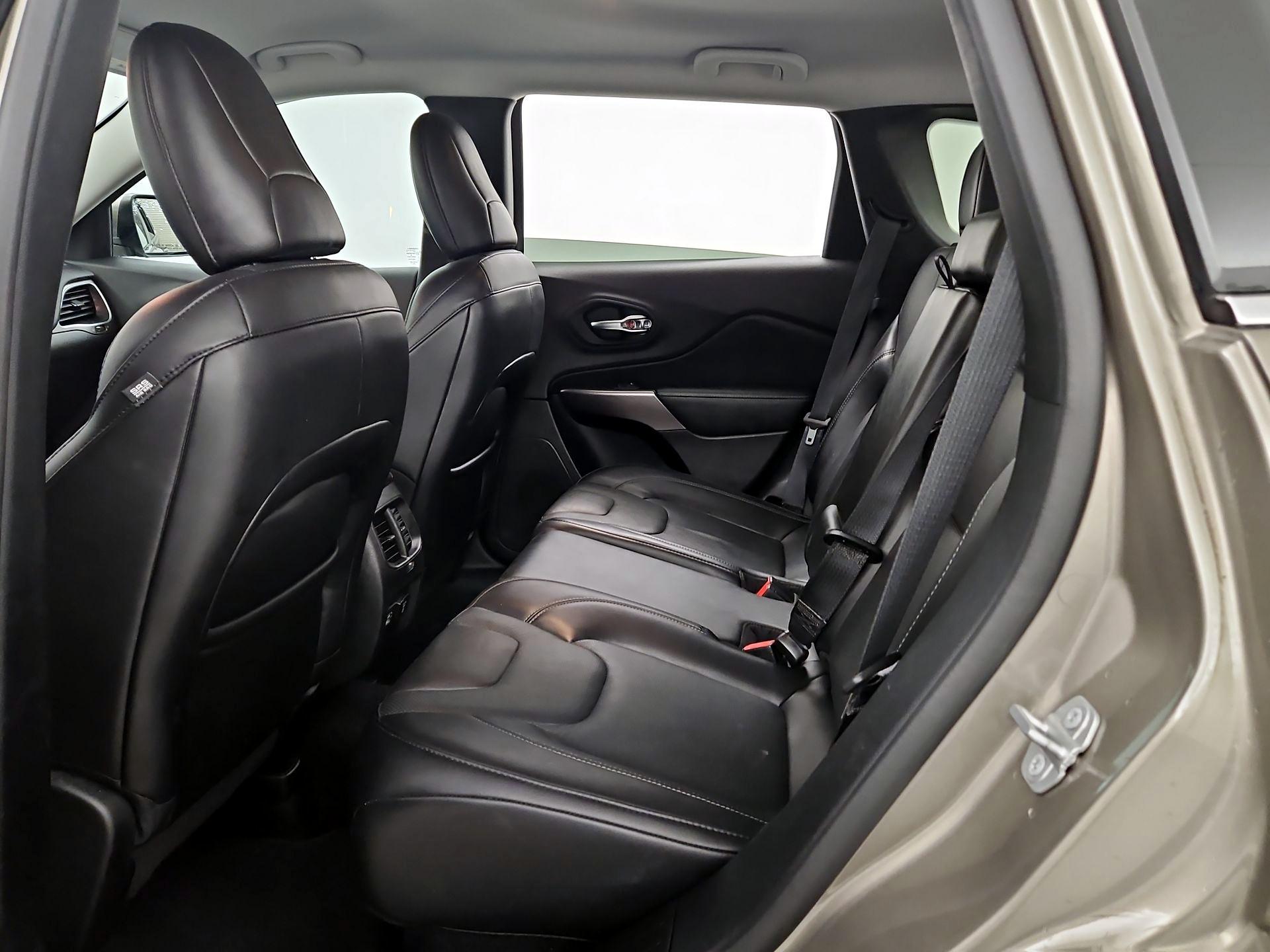 Thumbnail: 2021 Jeep Cherokee - 19