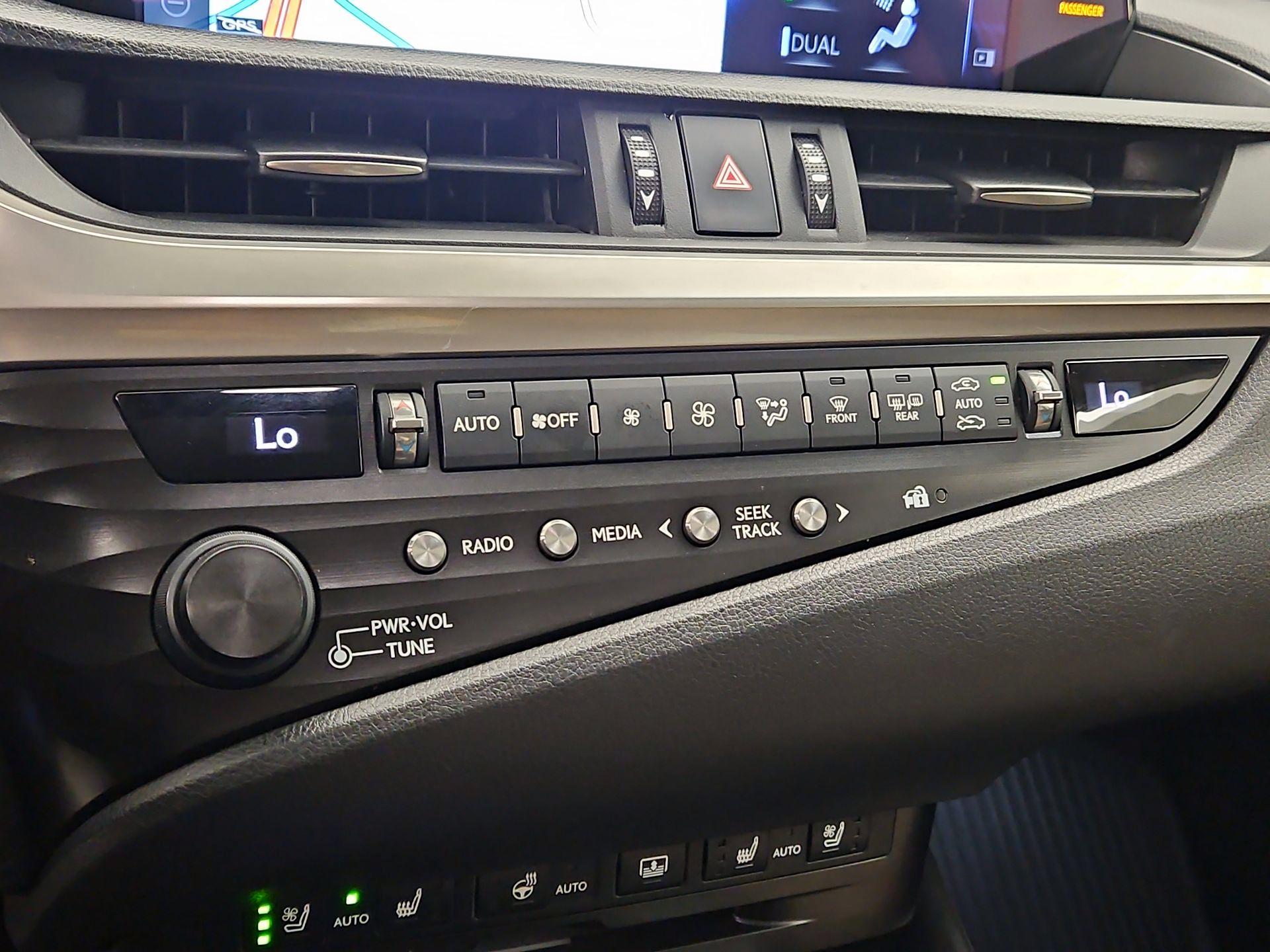 Thumbnail: 2019 Lexus ES - 17