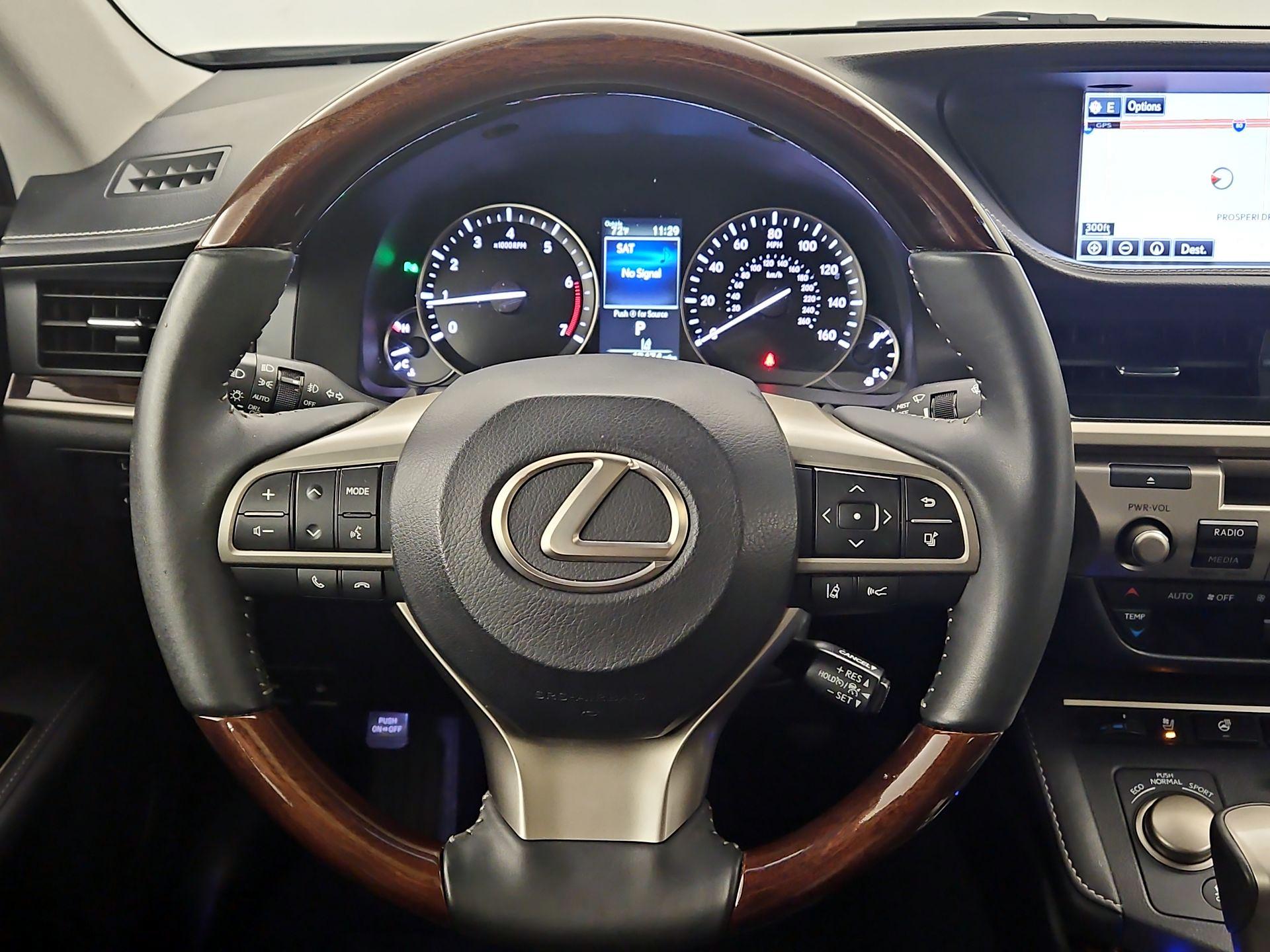 Thumbnail: 2016 Lexus ES - 10