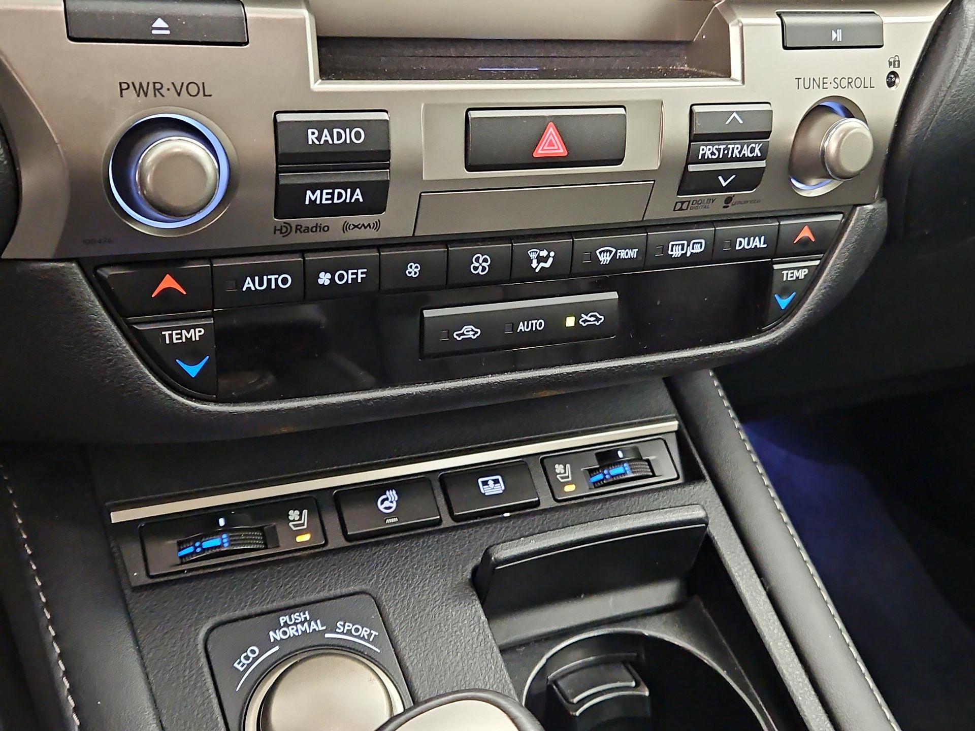 Thumbnail: 2016 Lexus ES - 17