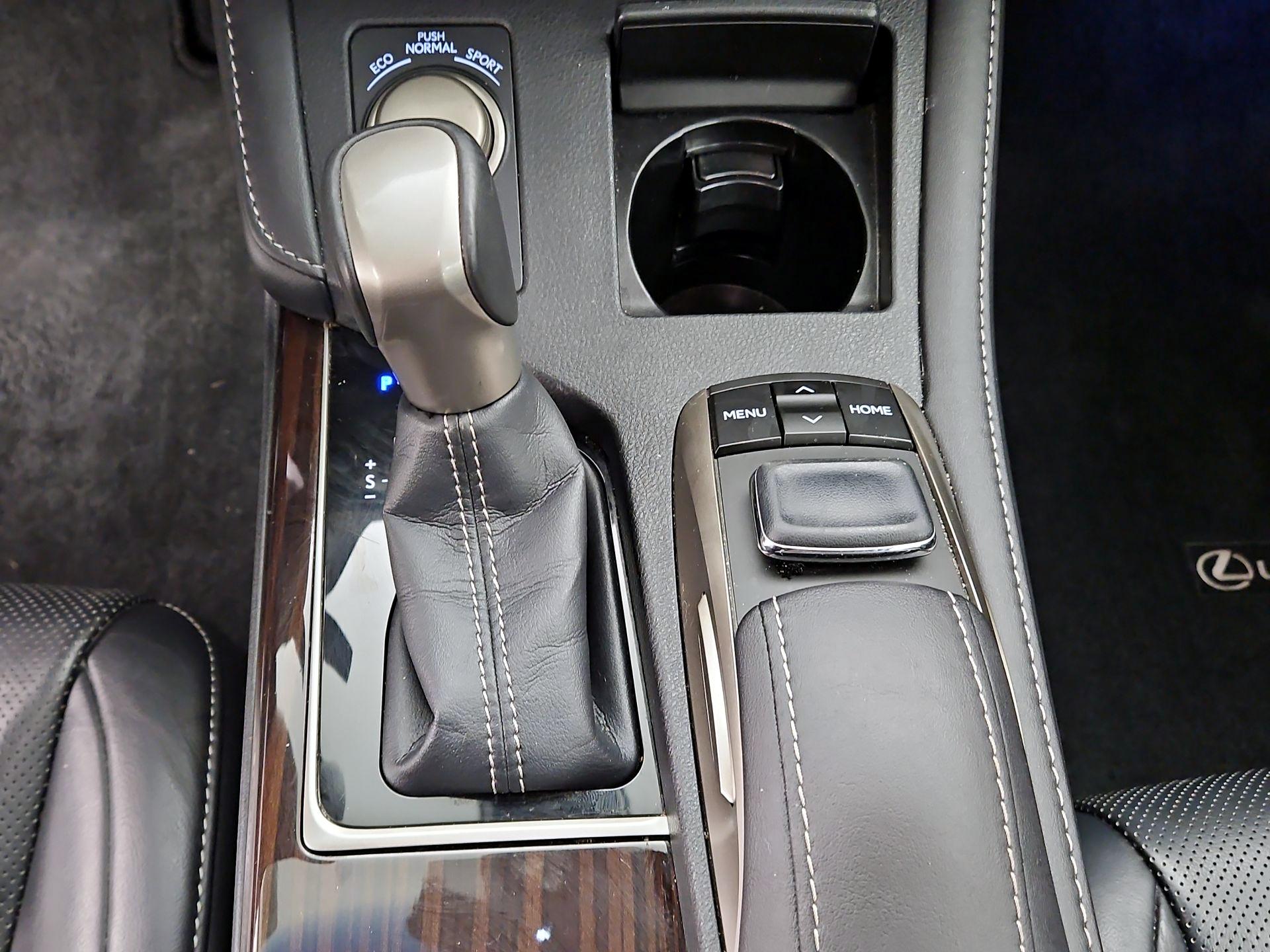 Thumbnail: 2016 Lexus ES - 18