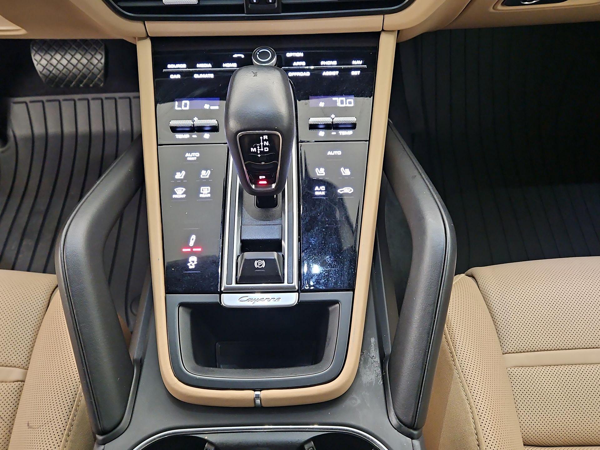 Thumbnail: 2023 Porsche Cayenne - 18