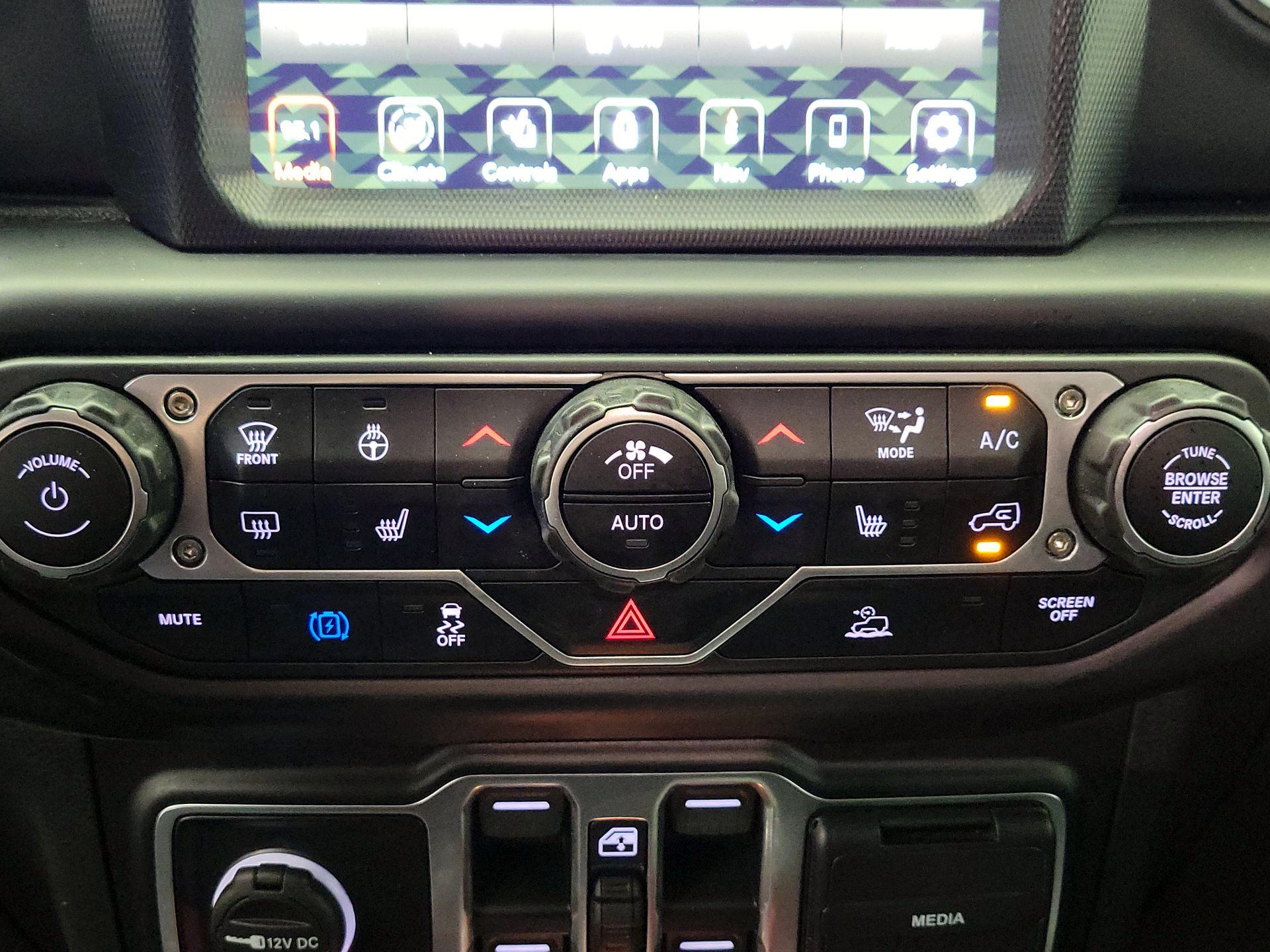 Thumbnail: 2022 Jeep Wrangler - 17