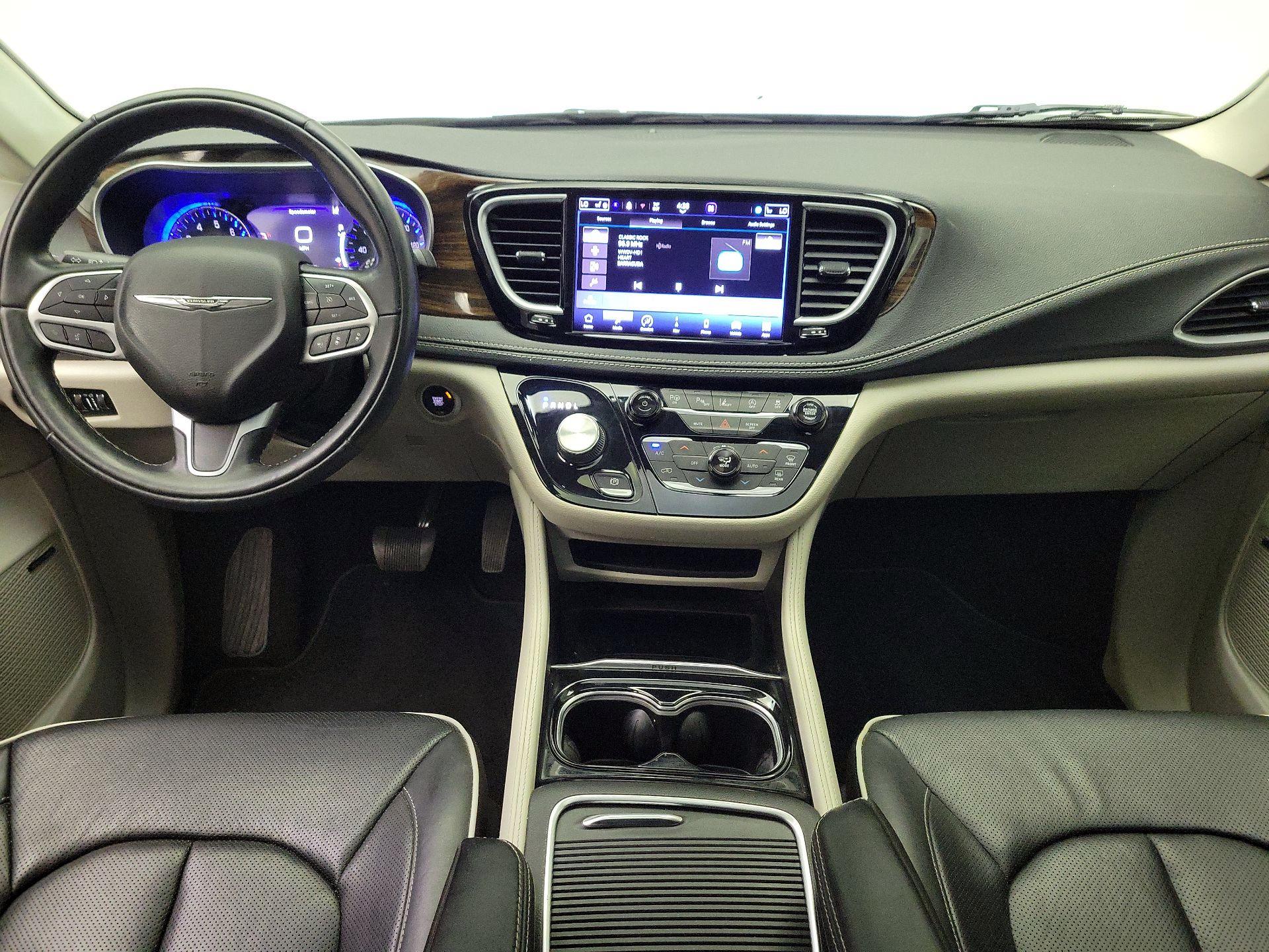 Thumbnail: 2022 Chrysler Pacifica - 9