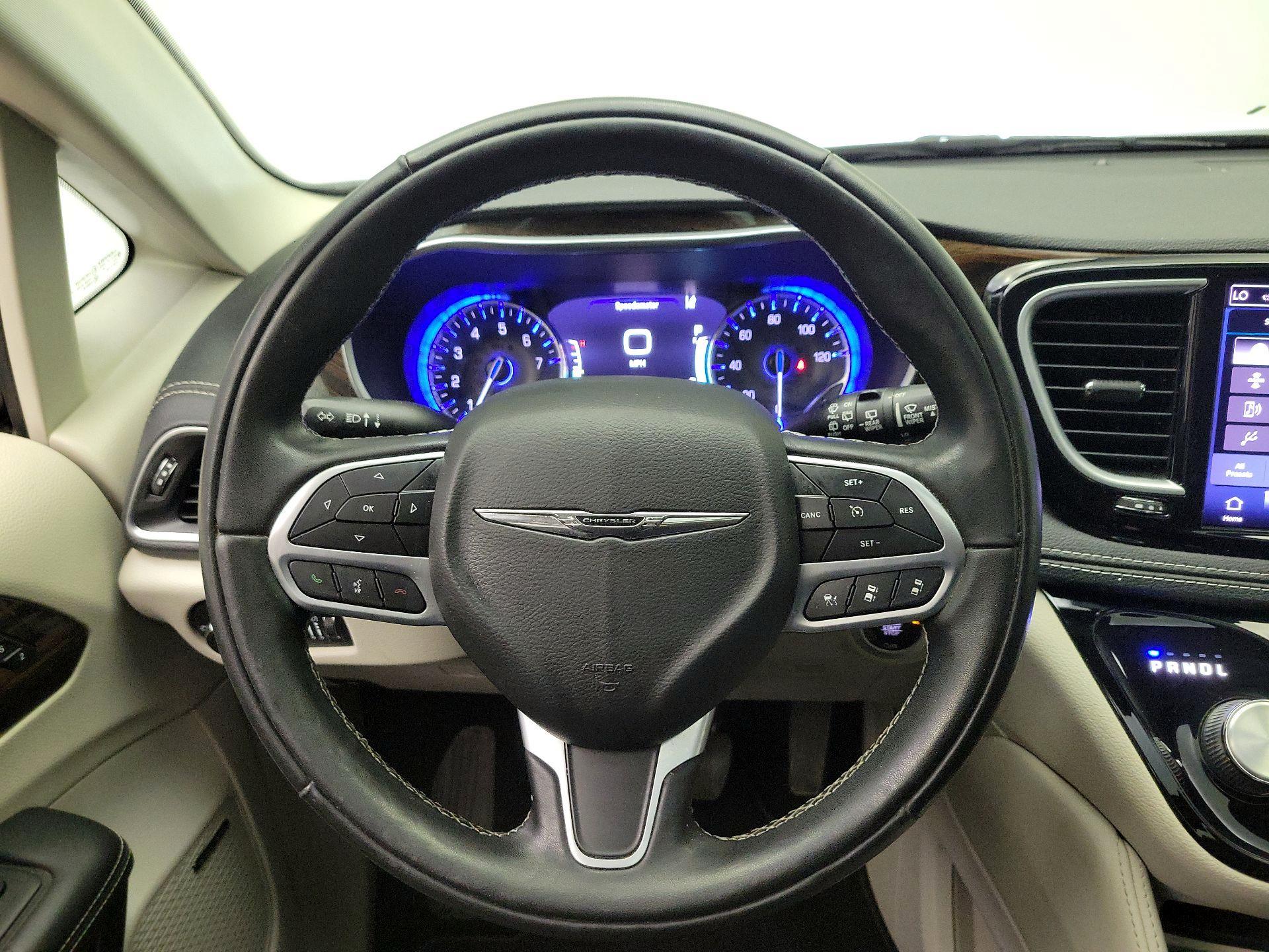 Thumbnail: 2022 Chrysler Pacifica - 10