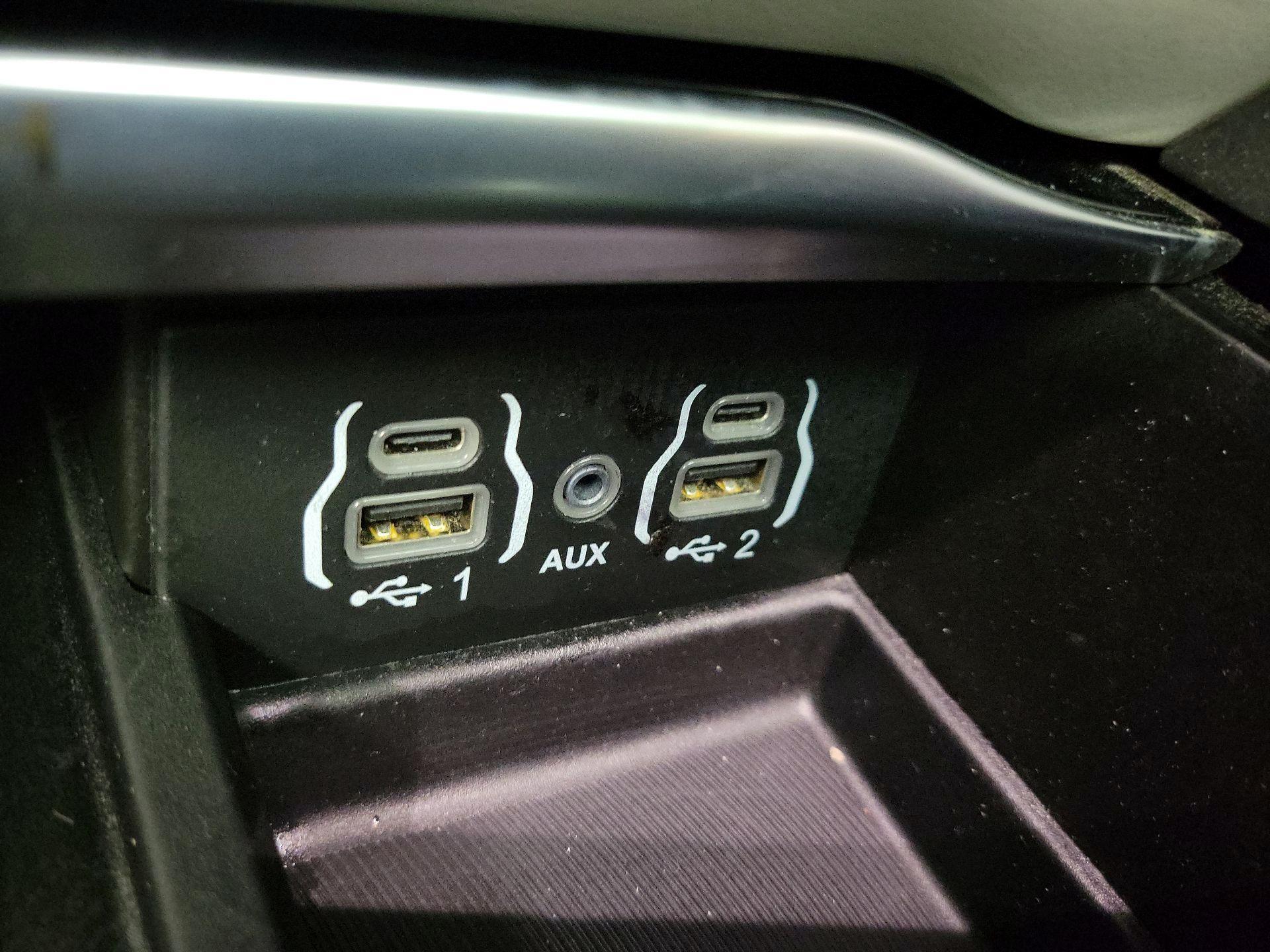 Thumbnail: 2022 Chrysler Pacifica - 17