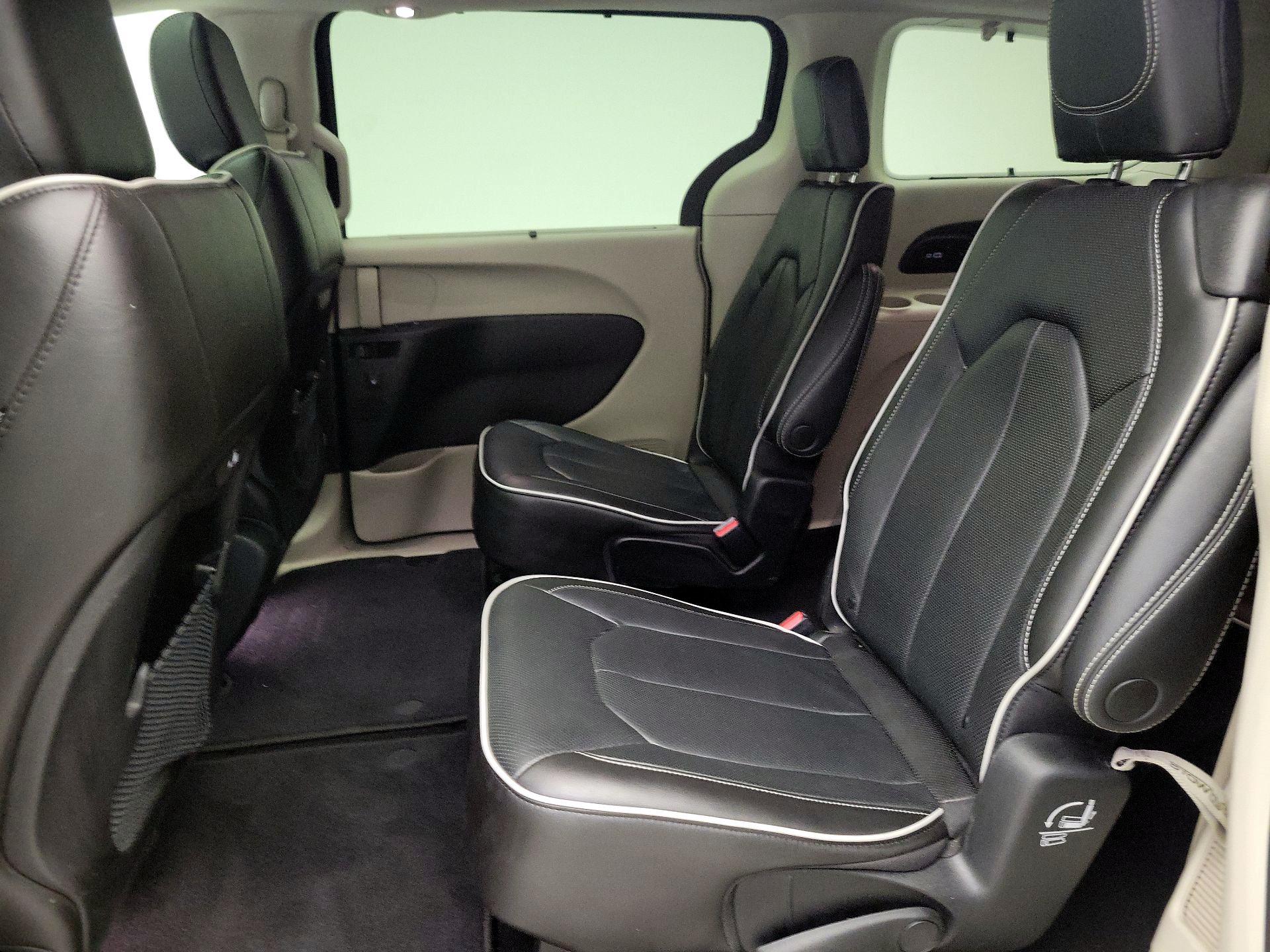 Thumbnail: 2022 Chrysler Pacifica - 19