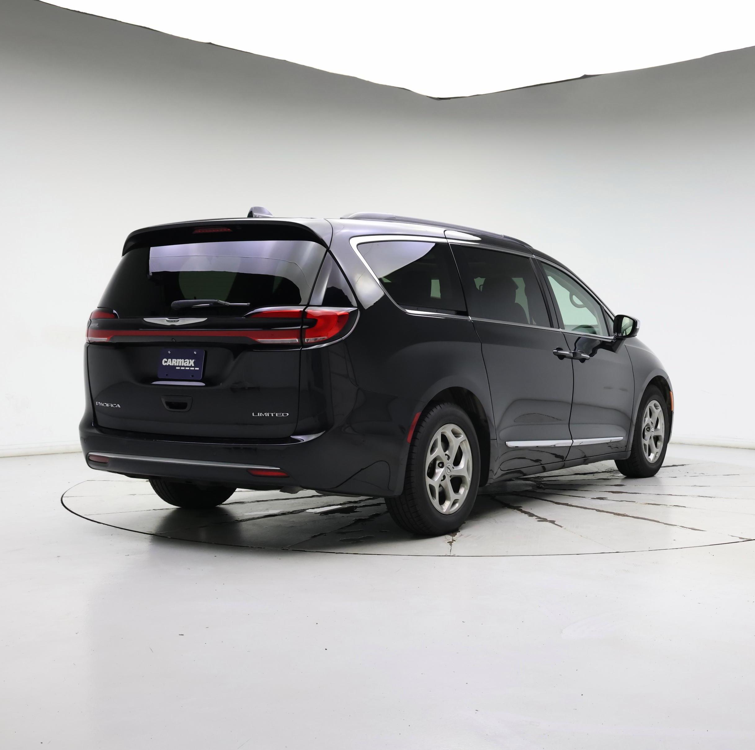 Thumbnail: 2022 Chrysler Pacifica - 8
