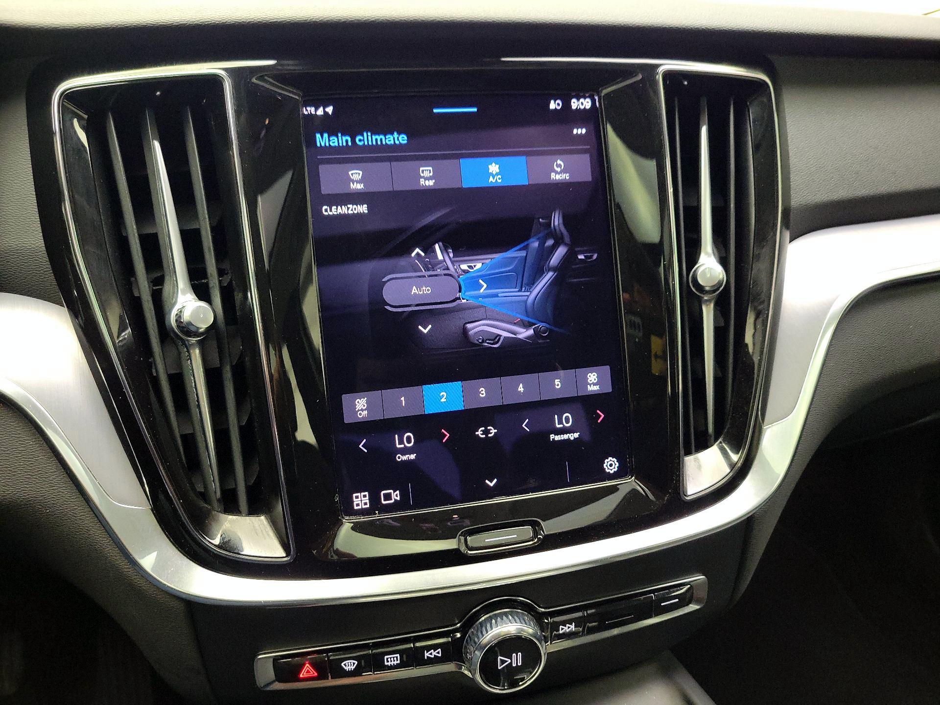 Thumbnail: 2024 Volvo S60 - 17