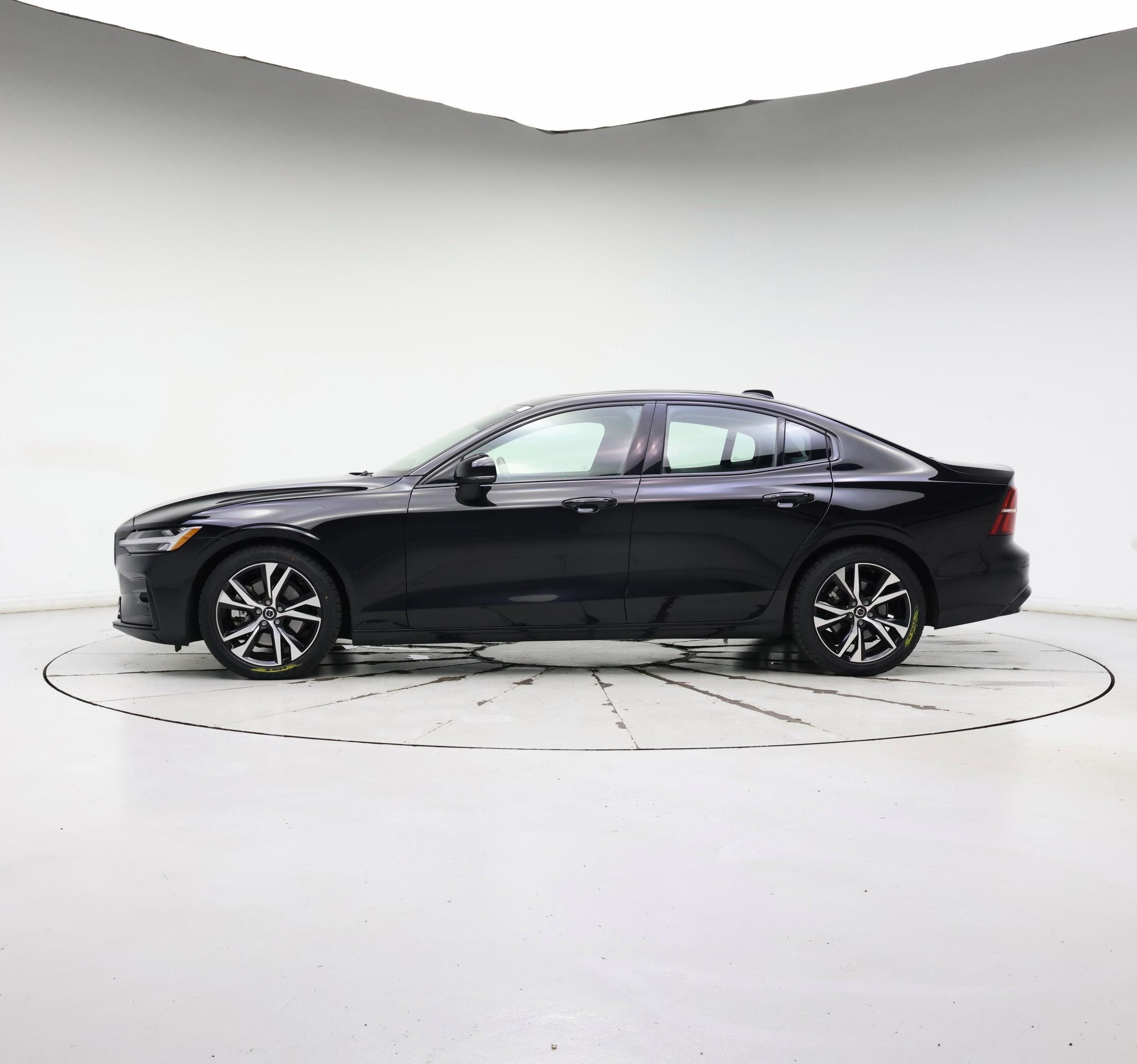 Thumbnail: 2024 Volvo S60 - 3