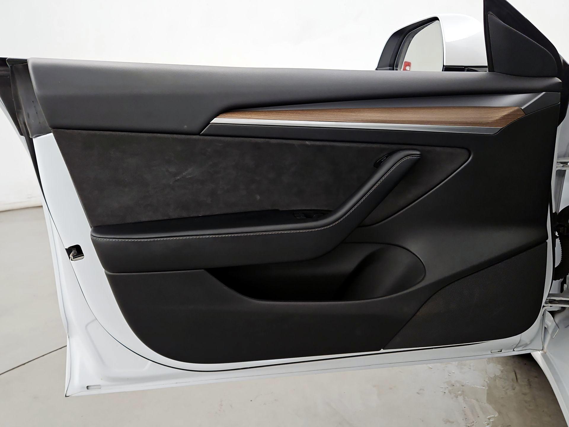 Thumbnail: 2022 Tesla Model 3 - 12