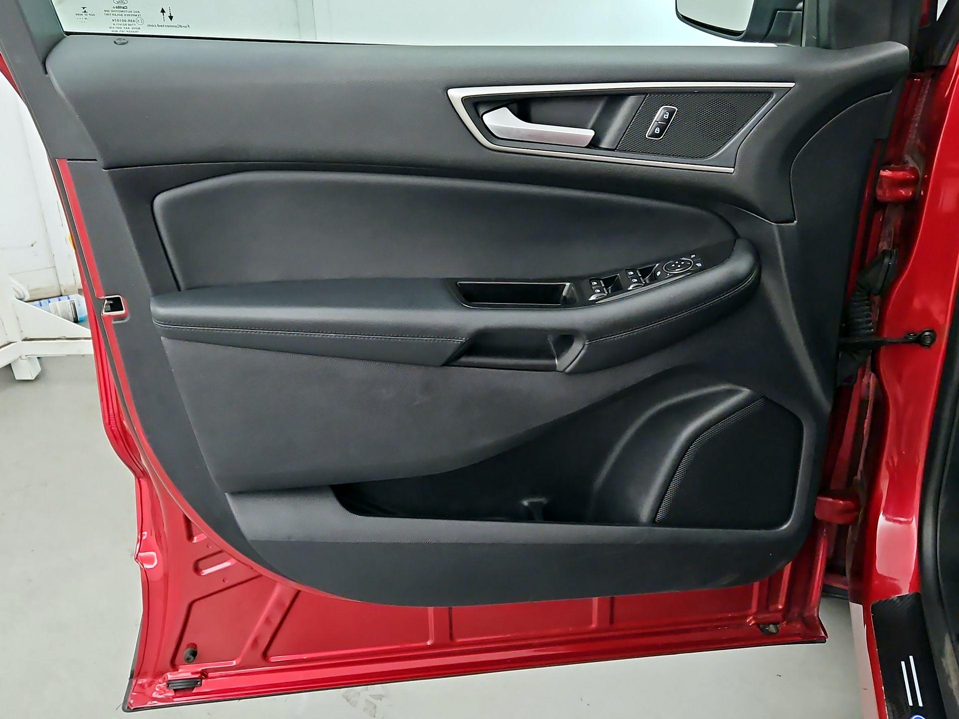 Thumbnail: 2020 Ford Edge - 10