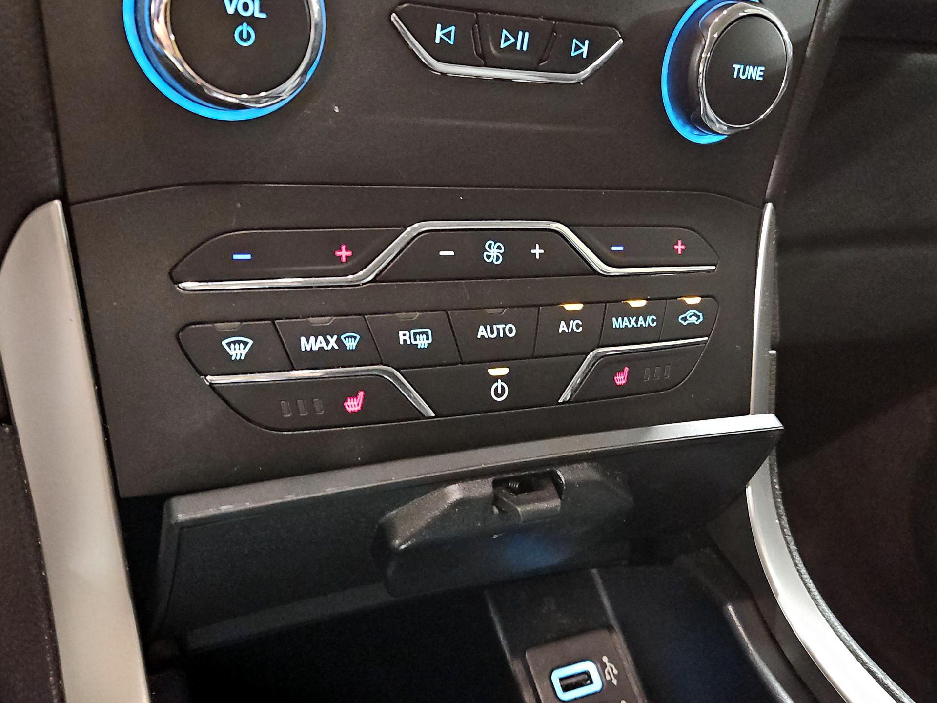 Thumbnail: 2020 Ford Edge - 14