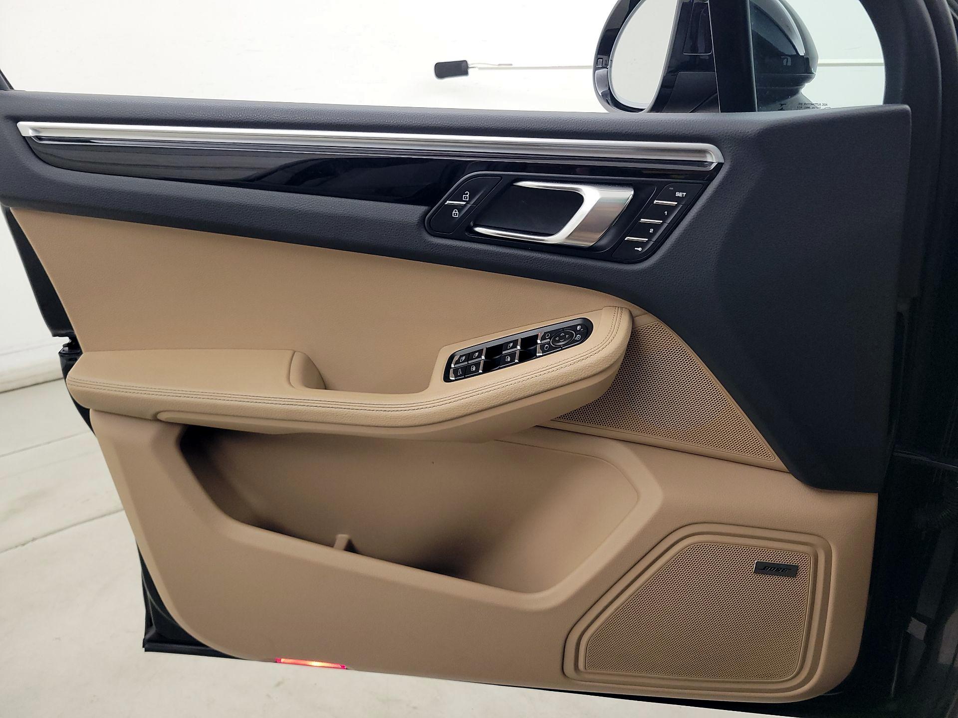 Thumbnail: 2021 Porsche Macan - 12