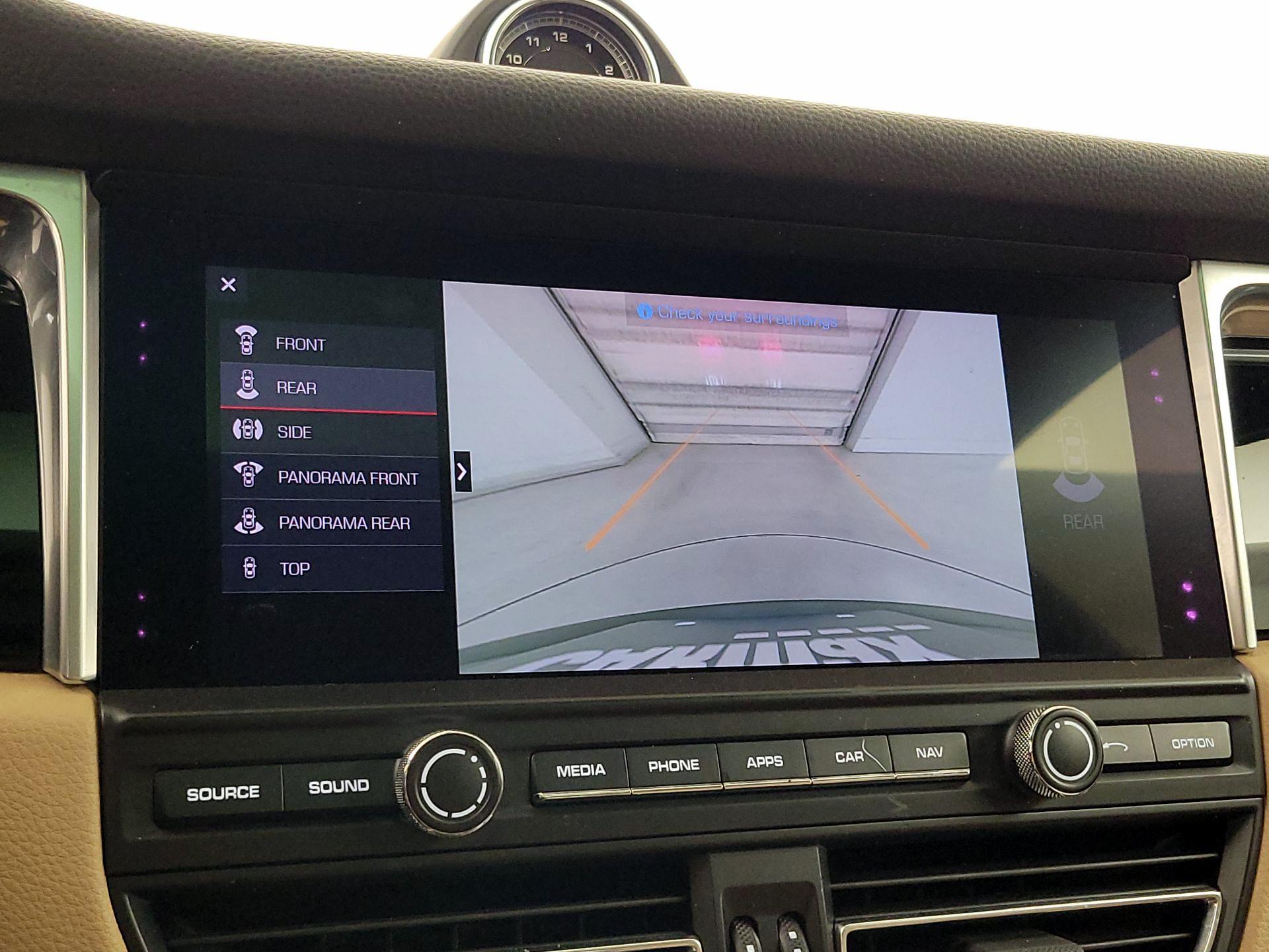 Thumbnail: 2021 Porsche Macan - 15