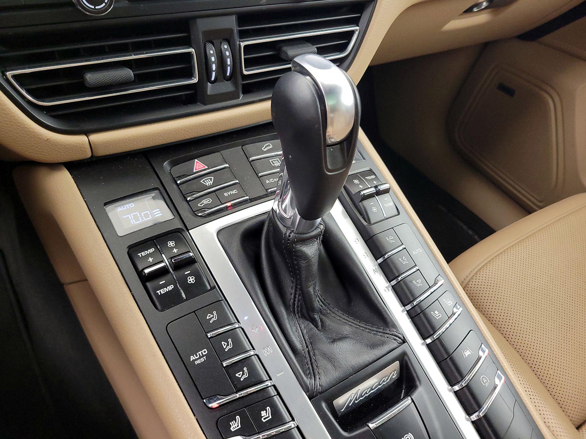 Thumbnail: 2021 Porsche Macan - 18