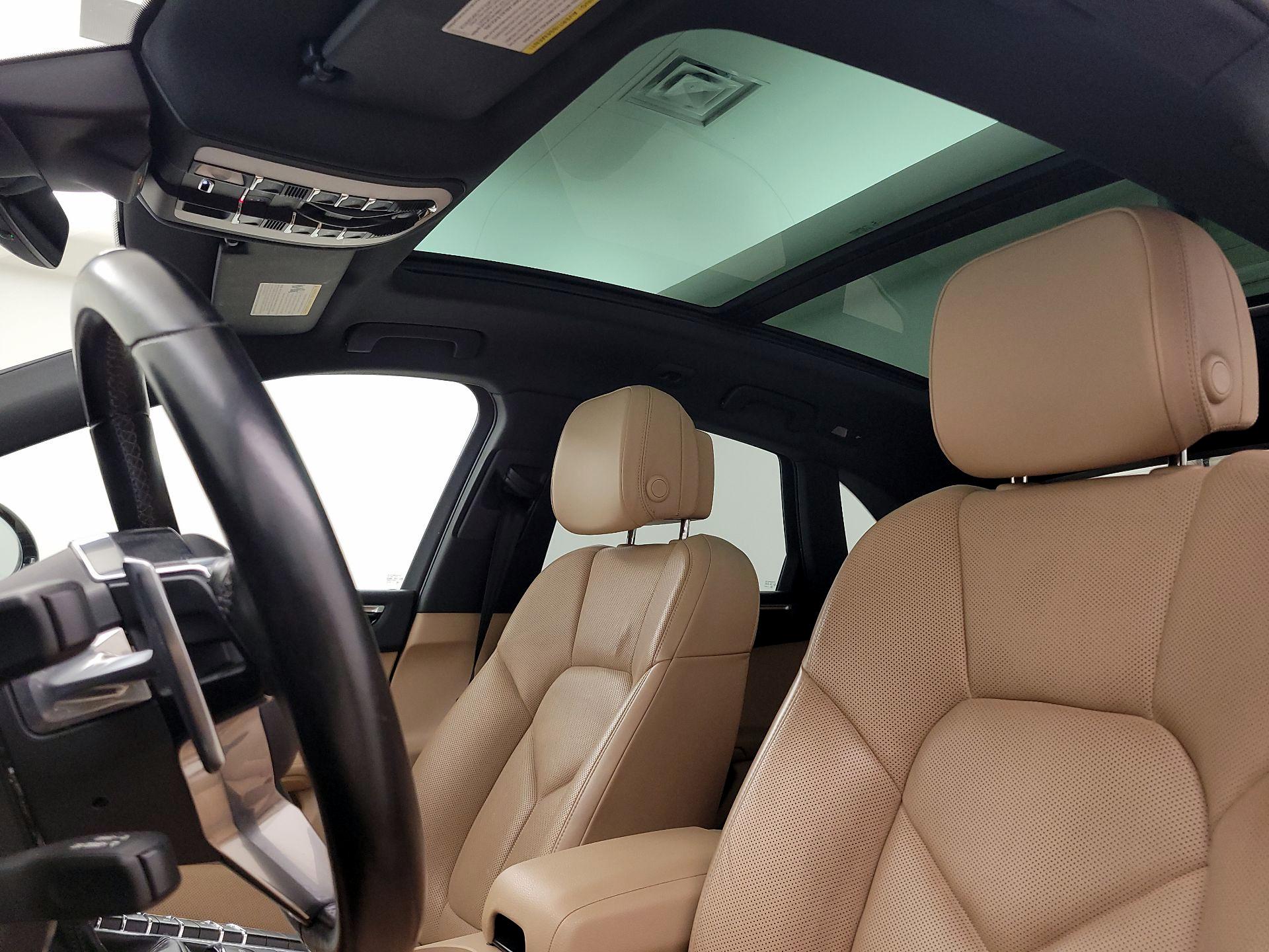 Thumbnail: 2021 Porsche Macan - 20