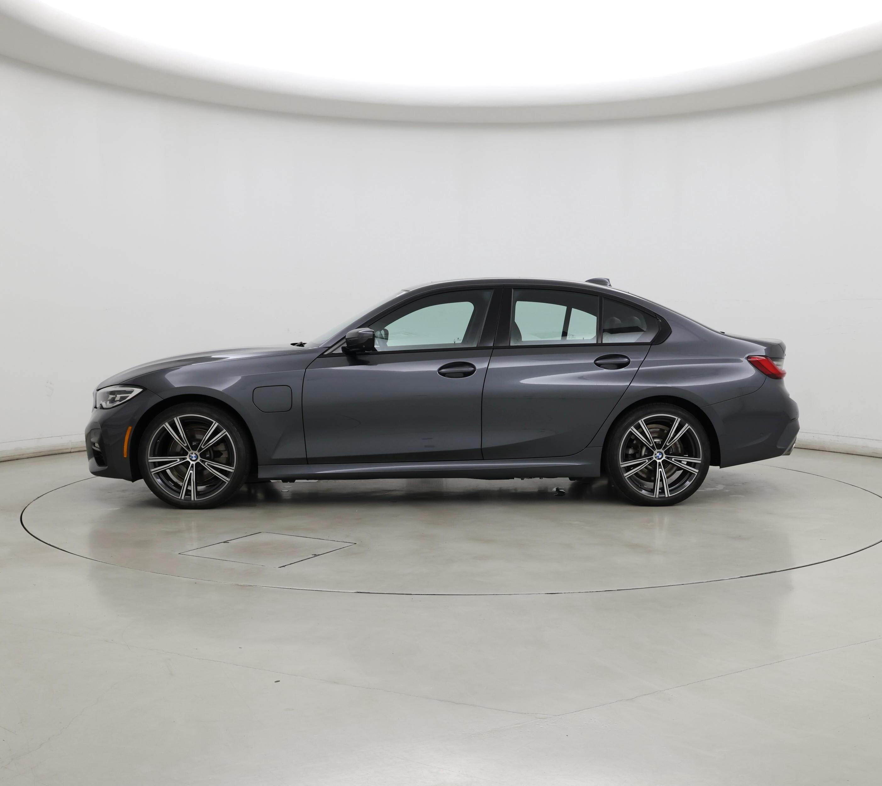 Thumbnail: 2021 BMW 3 Series - 3