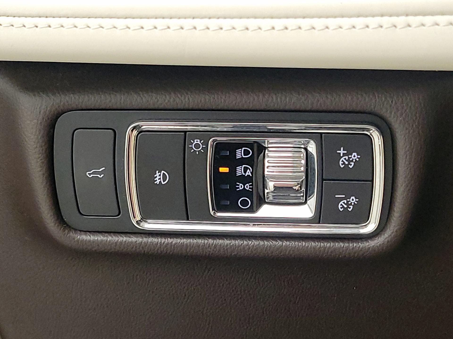 Thumbnail: 2020 Lincoln Aviator - 13