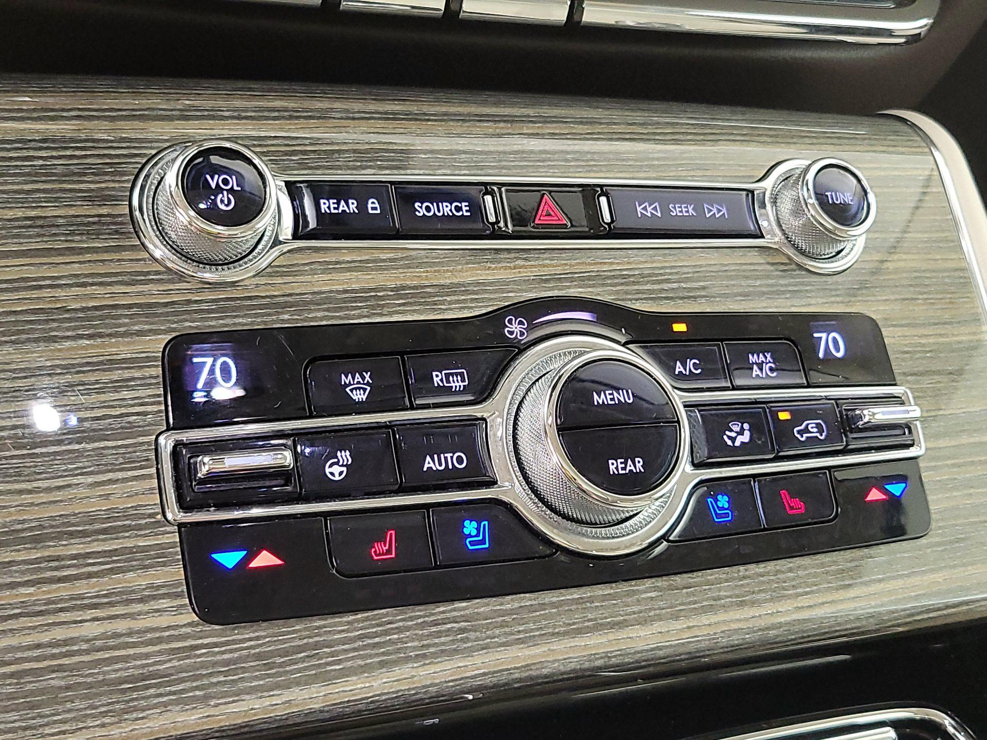 Thumbnail: 2020 Lincoln Aviator - 17