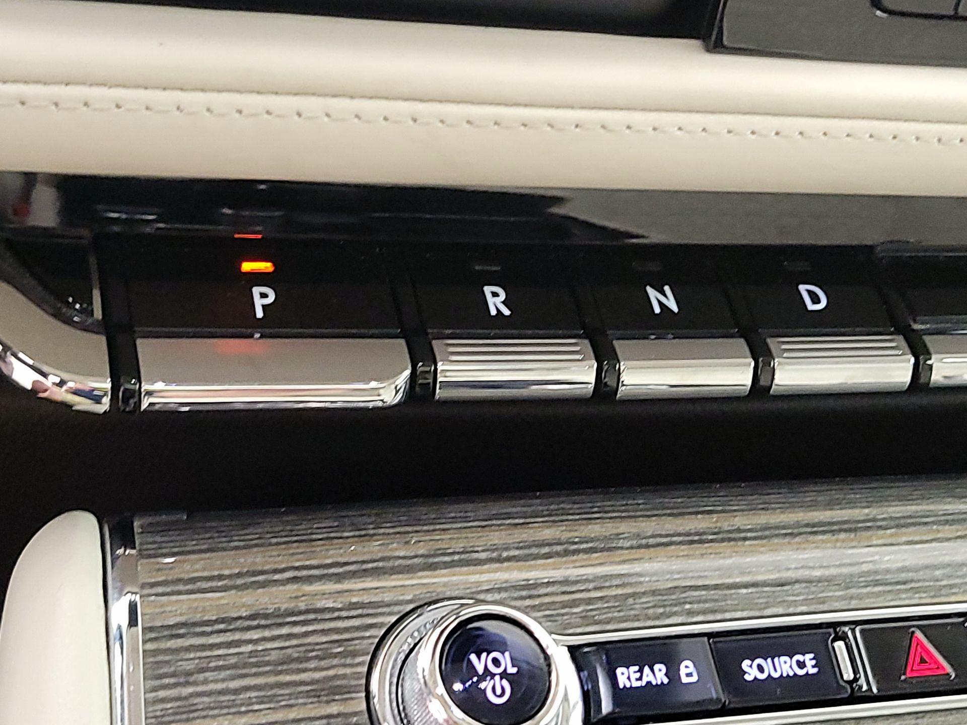 Thumbnail: 2020 Lincoln Aviator - 18