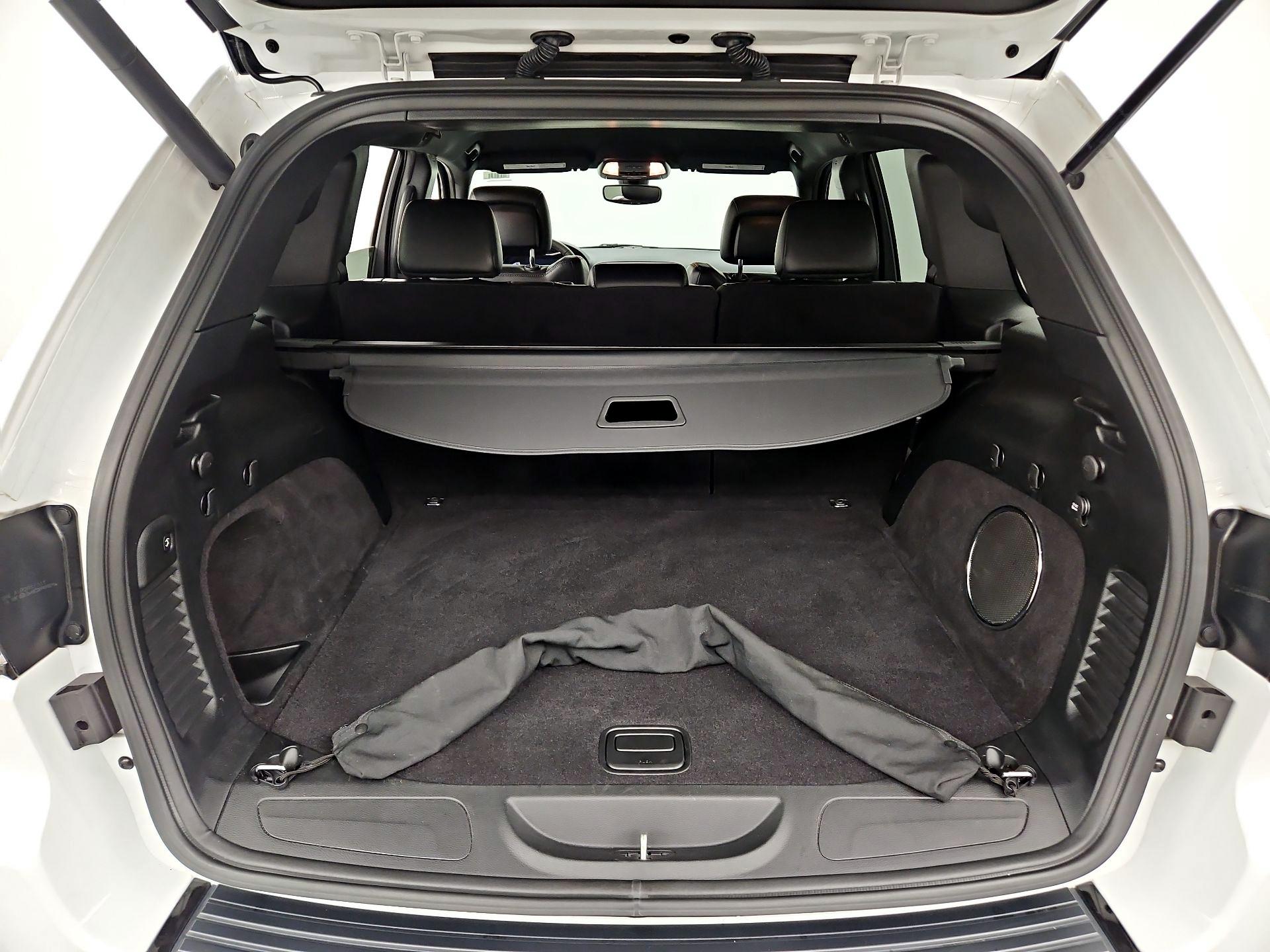 Thumbnail: 2017 Jeep Grand Cherokee - 20