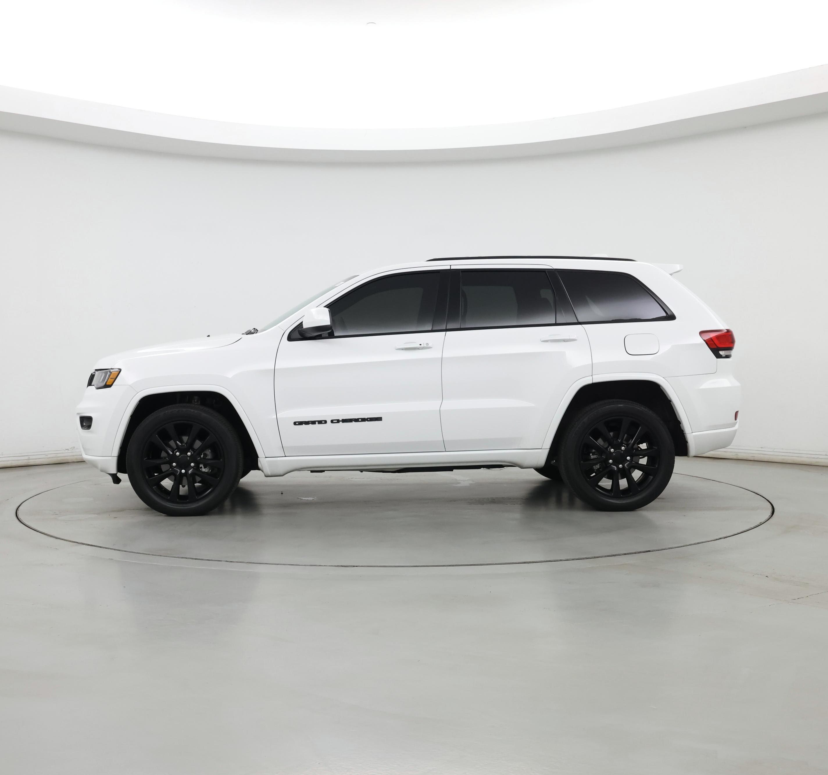 Thumbnail: 2017 Jeep Grand Cherokee - 3