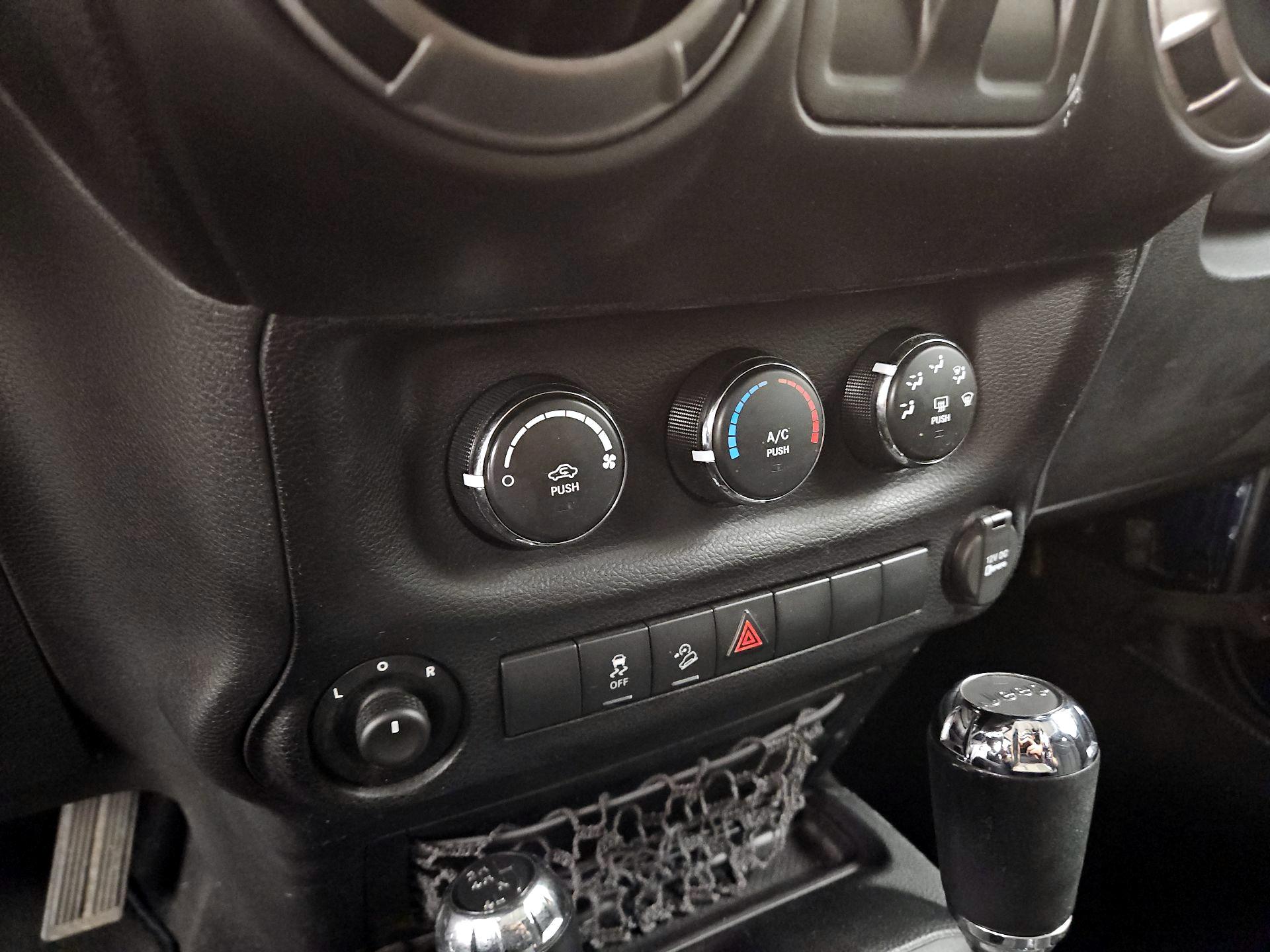 Thumbnail: 2013 Jeep Wrangler - 14