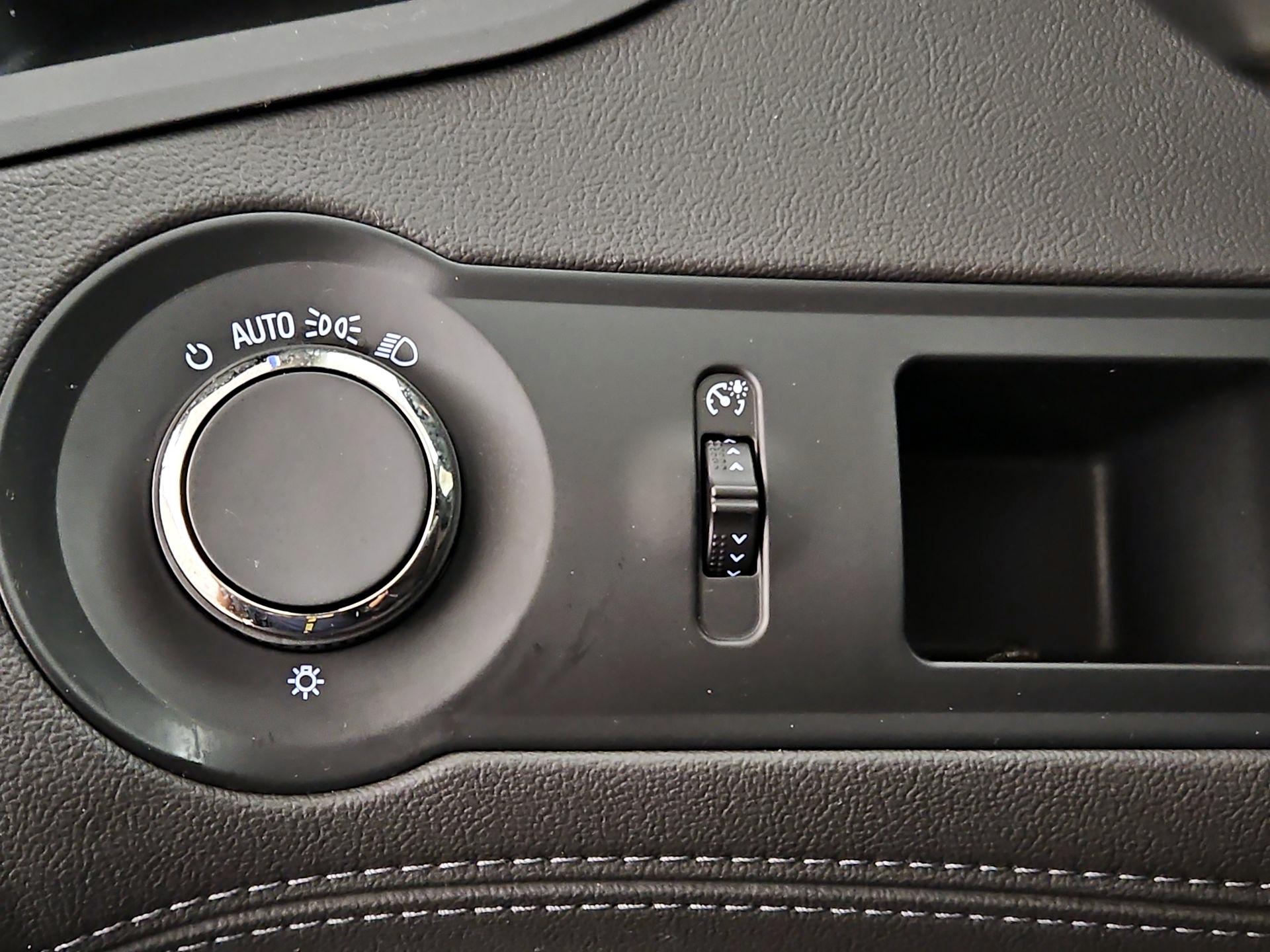 Thumbnail: 2015 Buick LaCrosse - 13