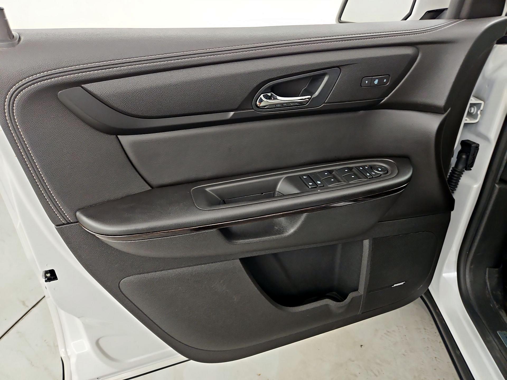 Thumbnail: 2017 Chevrolet Traverse - 12