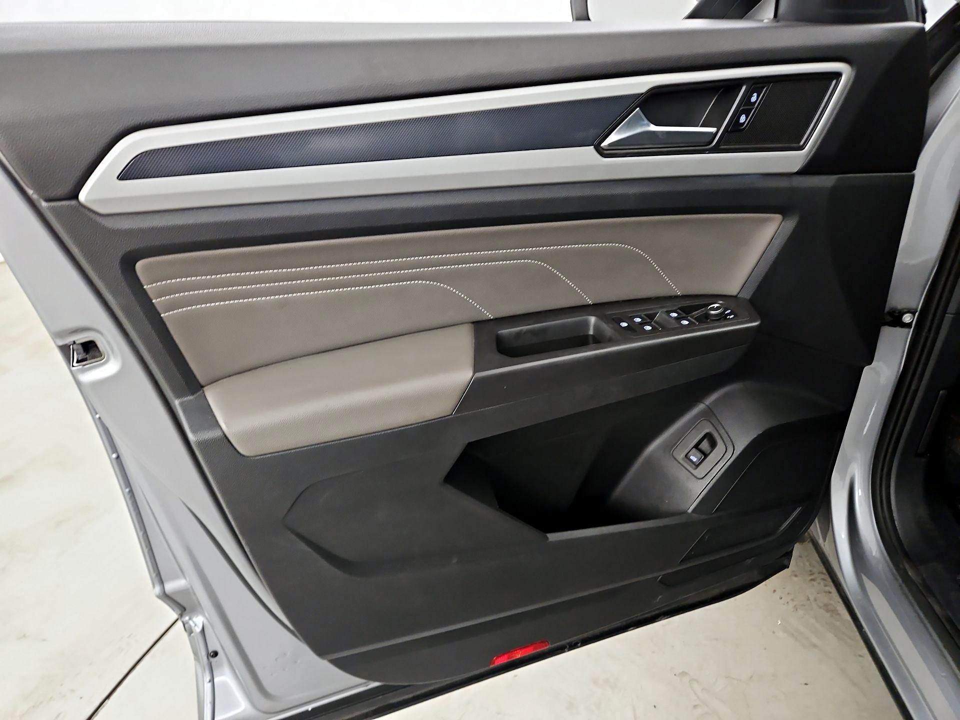 Thumbnail: 2023 Volkswagen Atlas - 12