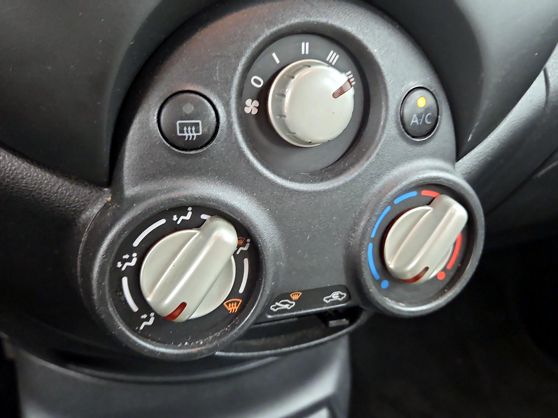 Thumbnail: 2014 Nissan Versa Note - 15