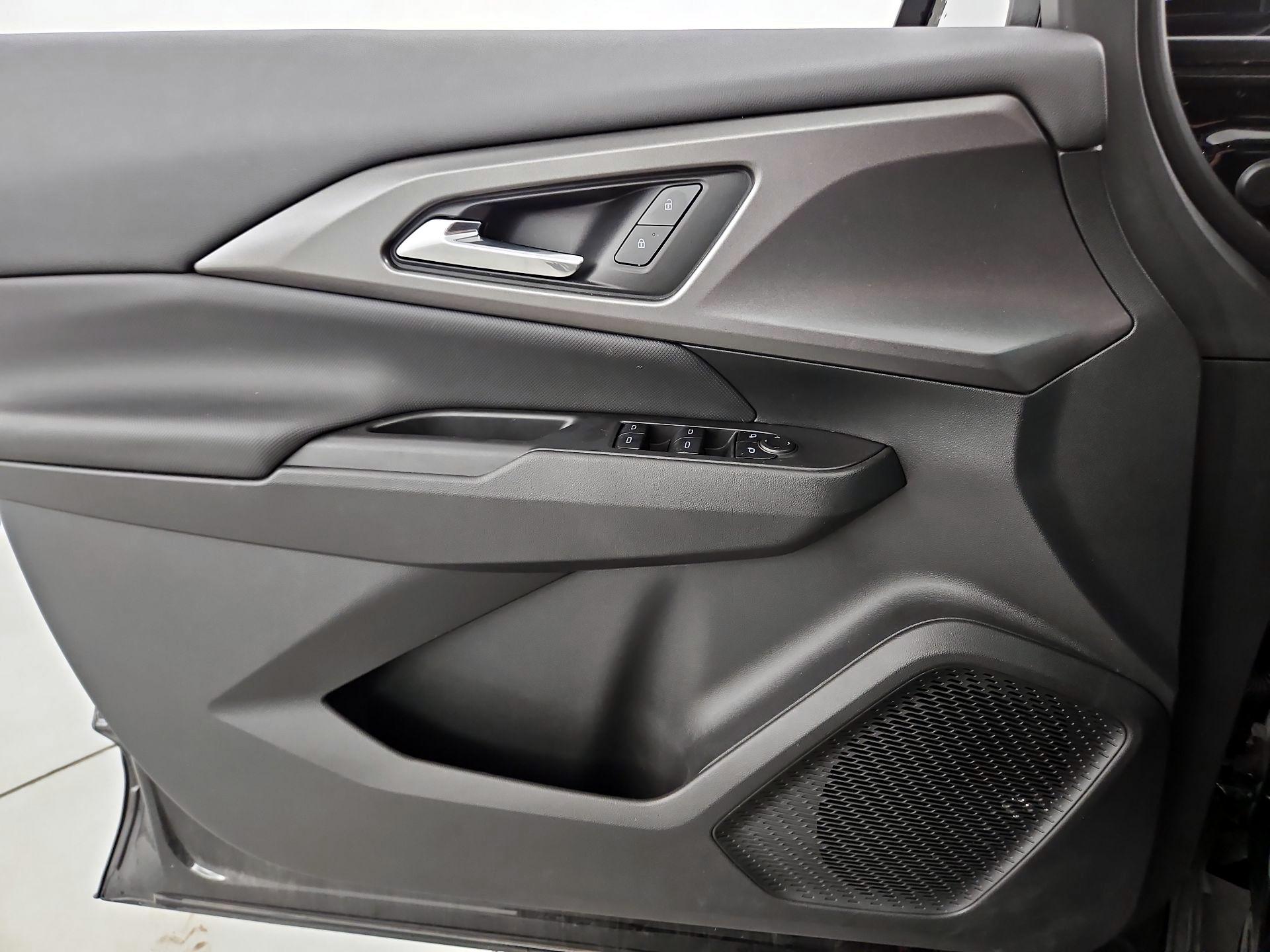 Thumbnail: 2025 Chevrolet Equinox - 12