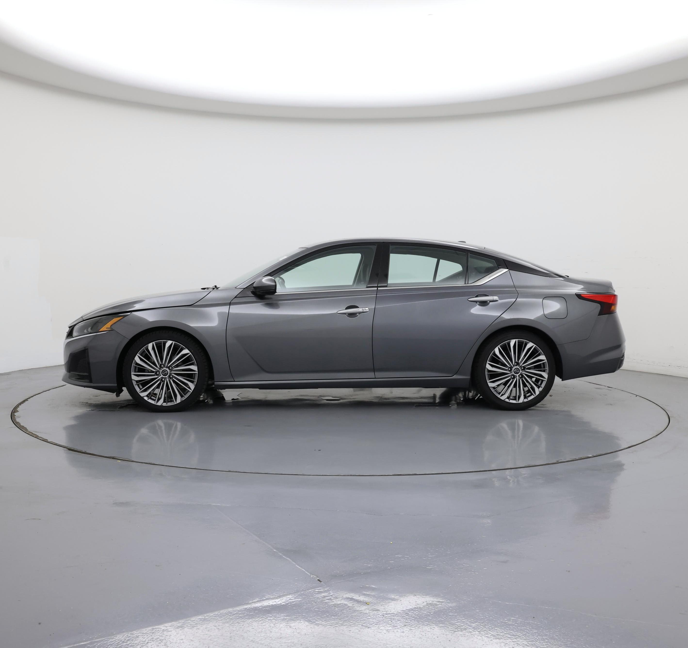 Thumbnail: 2023 Nissan Altima - 3
