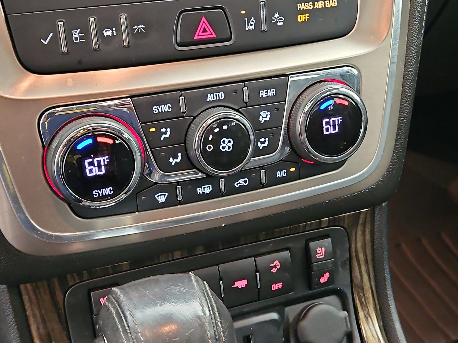 Thumbnail: 2015 GMC Acadia - 17