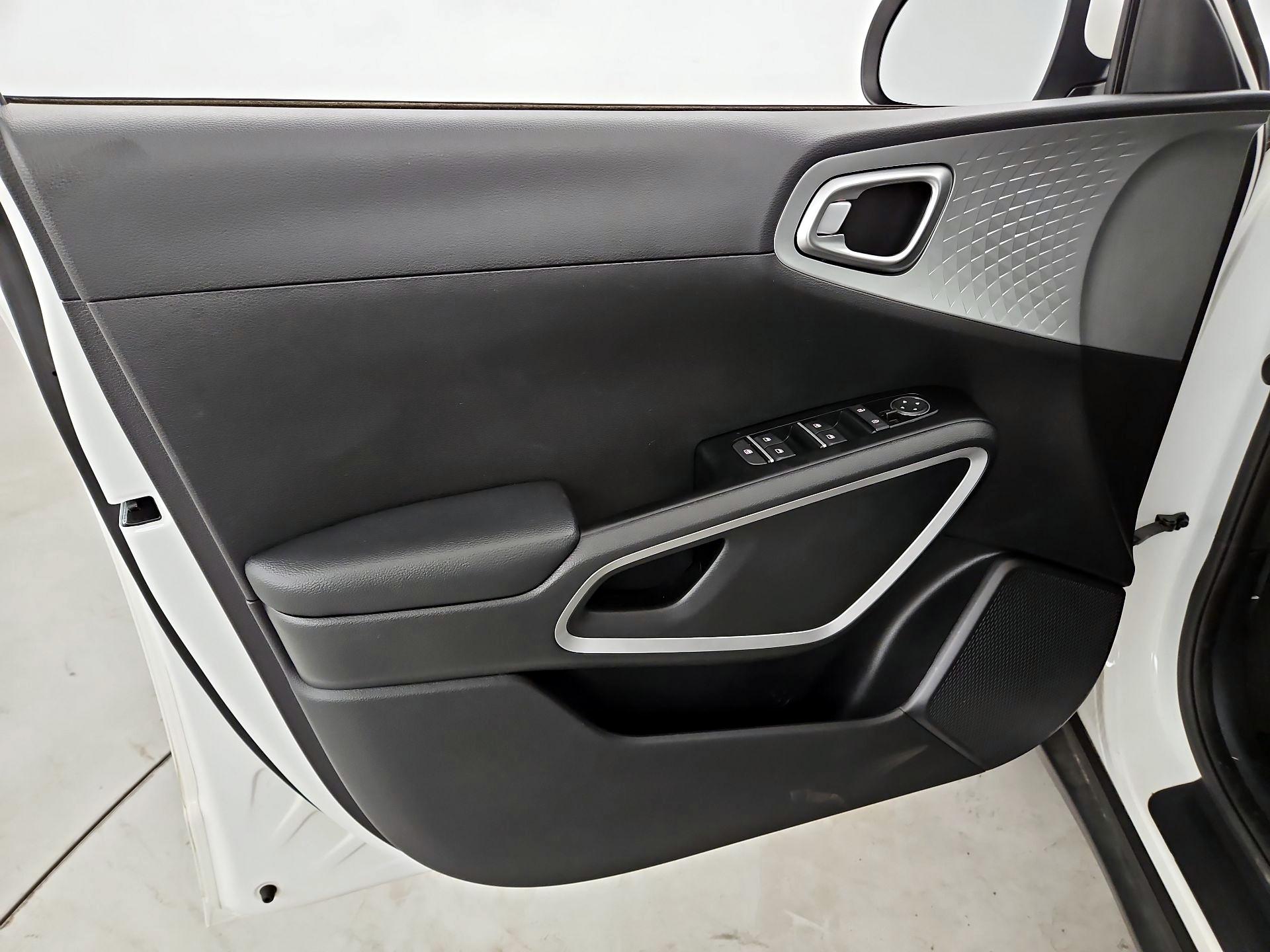 Thumbnail: 2020 Kia Soul - 12