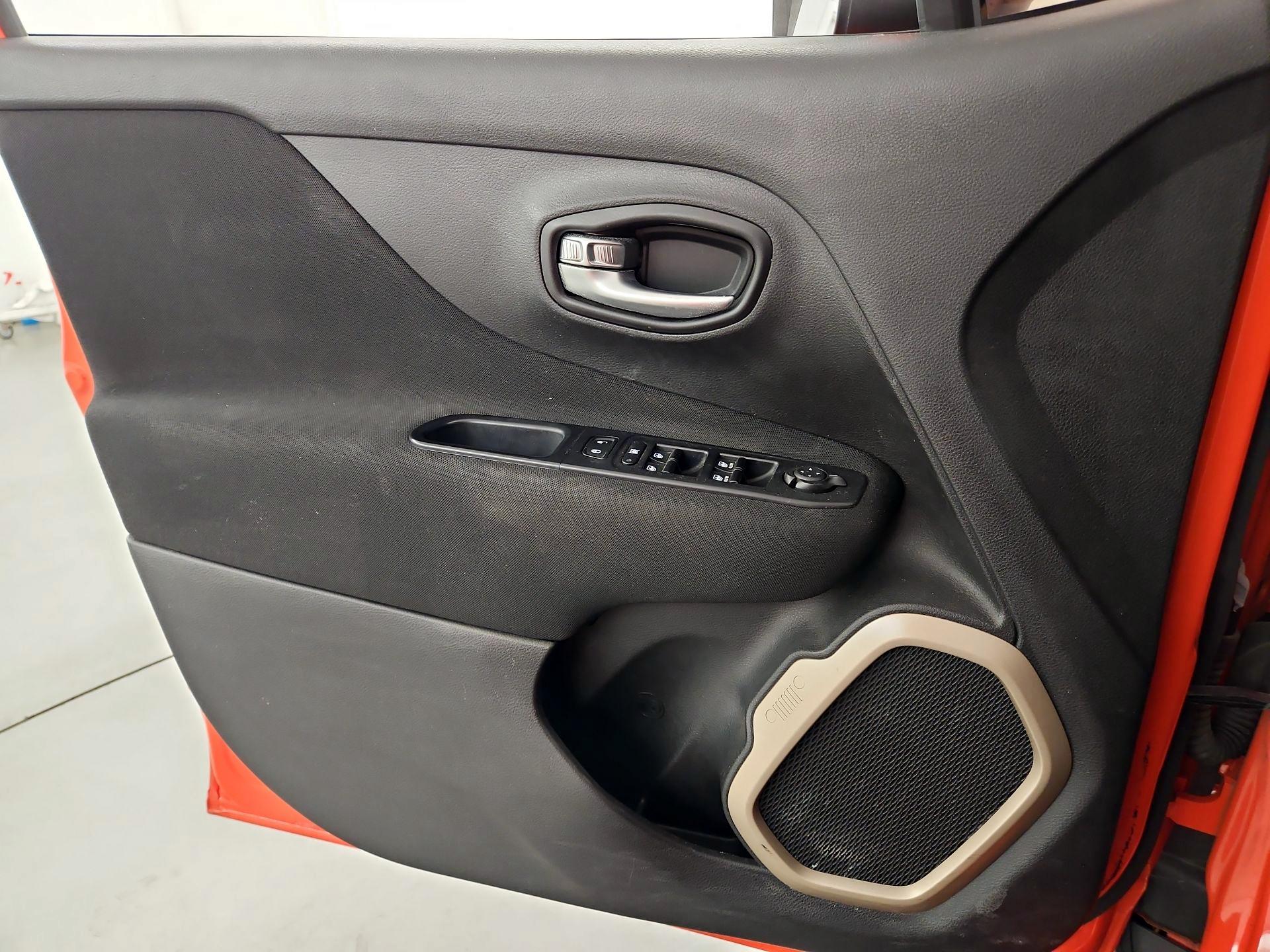 Thumbnail: 2016 Jeep Renegade - 12